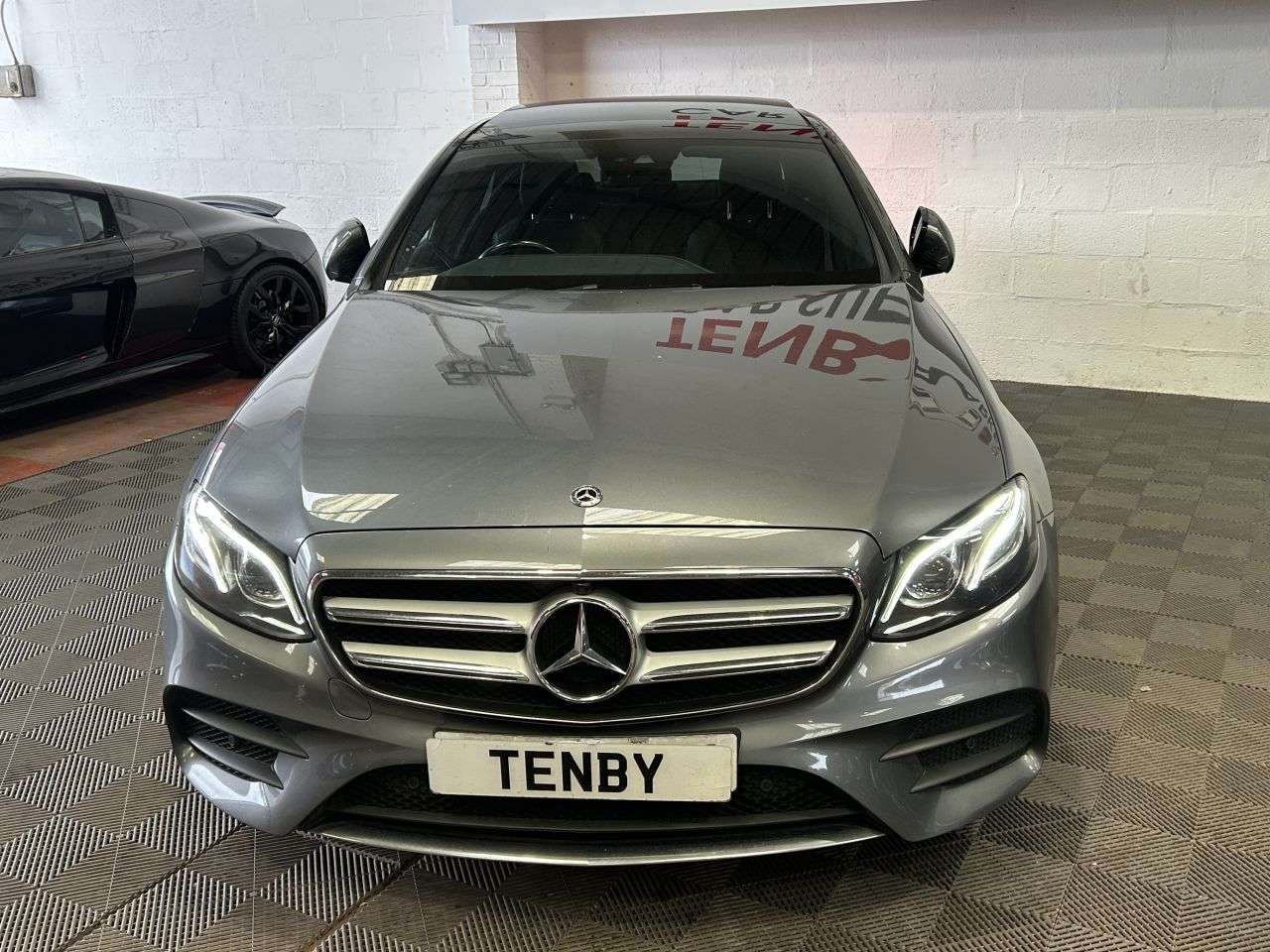 A 2019 MERCEDES-BENZ E CLASS 2.0 E300de 13.5kWh AMG Line (Premium Plus) Saloon 4dr Diesel Plug-in Hybrid A 2019 MERCEDES-BENZ E CLASS 2.0 E300de 13.5kWh AMG Line (Premium Plus) Saloon 4dr Diesel Plug-in Hybrid