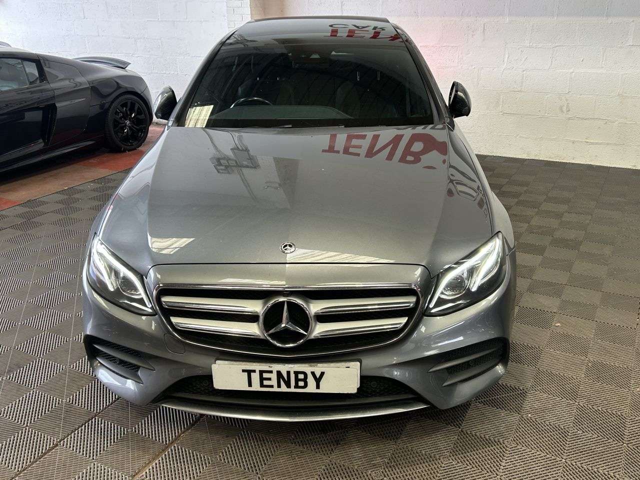 A 2019 MERCEDES-BENZ E CLASS 2.0 E300de 13.5kWh AMG Line (Premium Plus) Saloon 4dr Diesel Plug-in Hybrid A 2019 MERCEDES-BENZ E CLASS 2.0 E300de 13.5kWh AMG Line (Premium Plus) Saloon 4dr Diesel Plug-in Hybrid