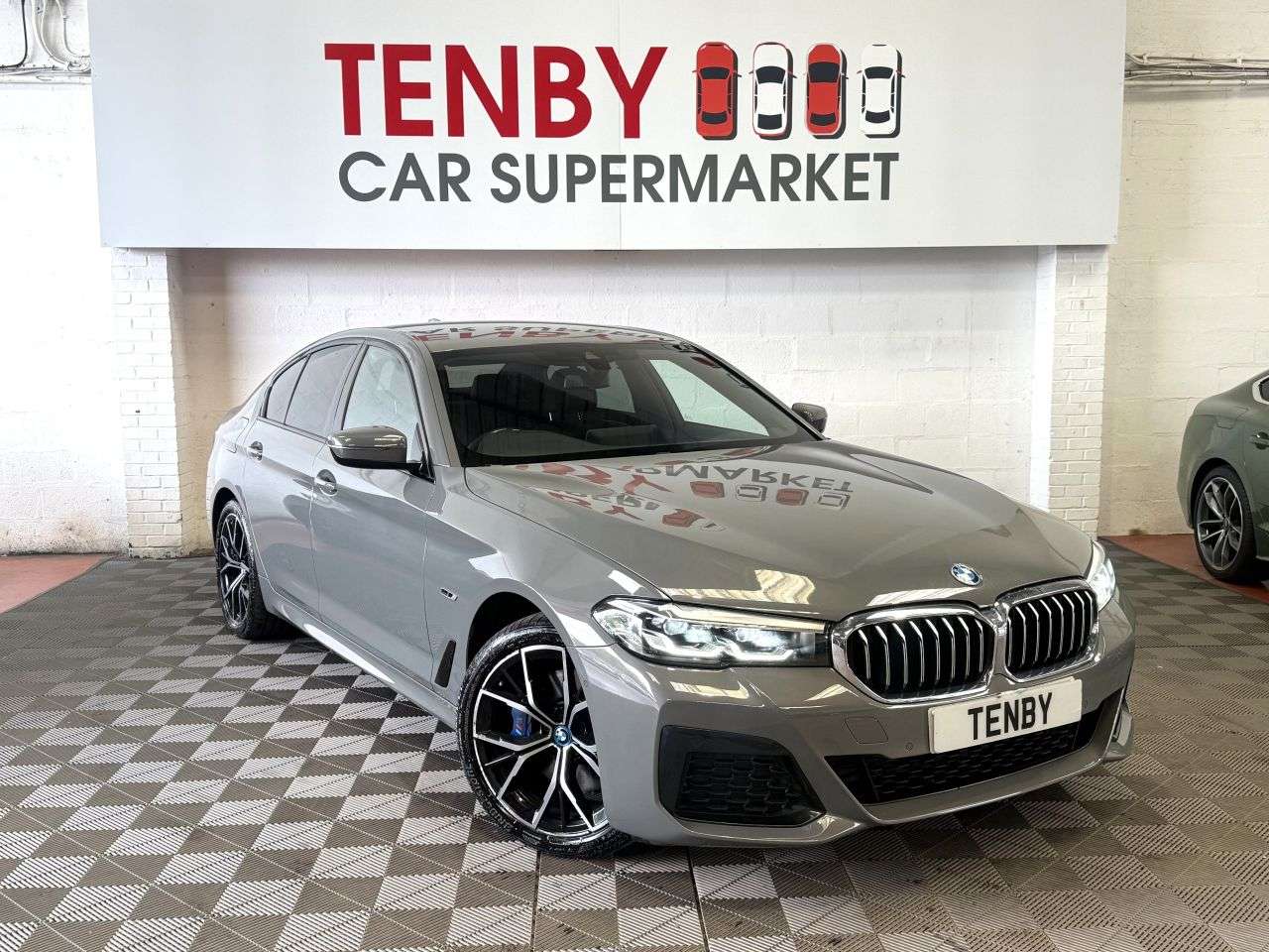 A 2021 BMW 5 SERIES 2.0 530e 12kWh M Sport Saloon 4dr Petrol Plug-in Hybrid Steptronic xDrive E A 2021 BMW 5 SERIES 2.0 530e 12kWh M Sport Saloon 4dr Petrol Plug-in Hybrid Steptronic xDrive E