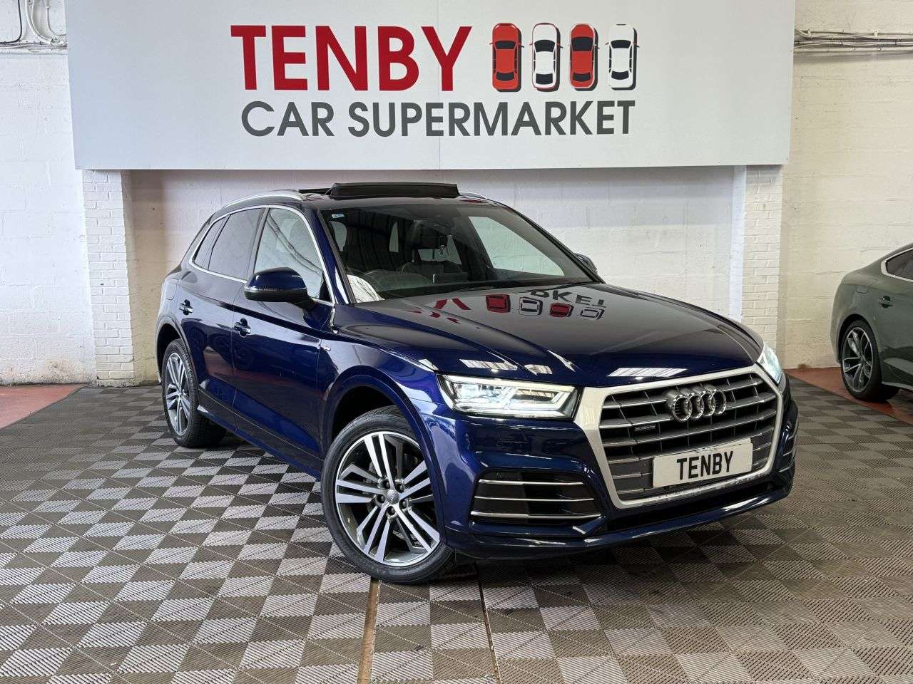 A 2019 AUDI Q5 2.0 TDI 40 S line SUV 5dr Diesel S Tronic quattro Euro 6 (s/s) (190 ps) A 2019 AUDI Q5 2.0 TDI 40 S line SUV 5dr Diesel S Tronic quattro Euro 6 (s/s) (190 ps)
