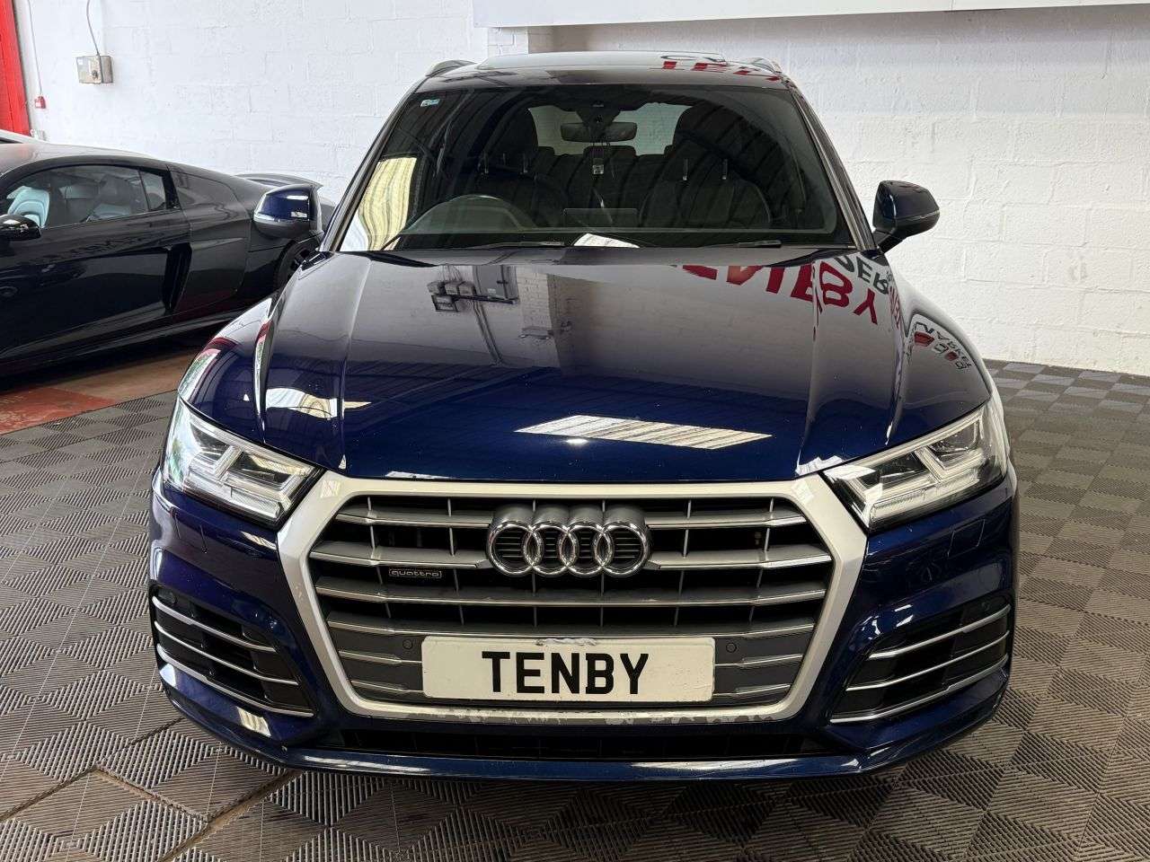 A 2019 AUDI Q5 2.0 TDI 40 S line SUV 5dr Diesel S Tronic quattro Euro 6 (s/s) (190 ps) A 2019 AUDI Q5 2.0 TDI 40 S line SUV 5dr Diesel S Tronic quattro Euro 6 (s/s) (190 ps)