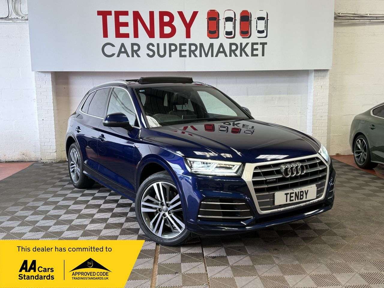 A 2019 AUDI Q5 2.0 TDI 40 S line SUV 5dr Diesel S Tronic quattro Euro 6 (s/s) (190 ps) A 2019 AUDI Q5 2.0 TDI 40 S line SUV 5dr Diesel S Tronic quattro Euro 6 (s/s) (190 ps)