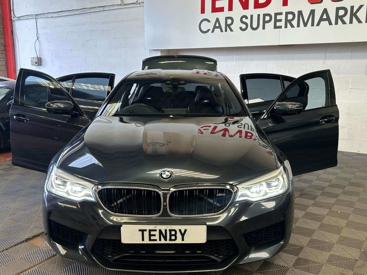 A 2019 BMW M5 4.4 V8 GPF Saloon 4dr Petrol Steptronic xDrive Euro 6 (s/s) (600 ps) DRIVE A 2019 BMW M5 4.4 V8 GPF Saloon 4dr Petrol Steptronic xDrive Euro 6 (s/s) (600 ps) DRIVE