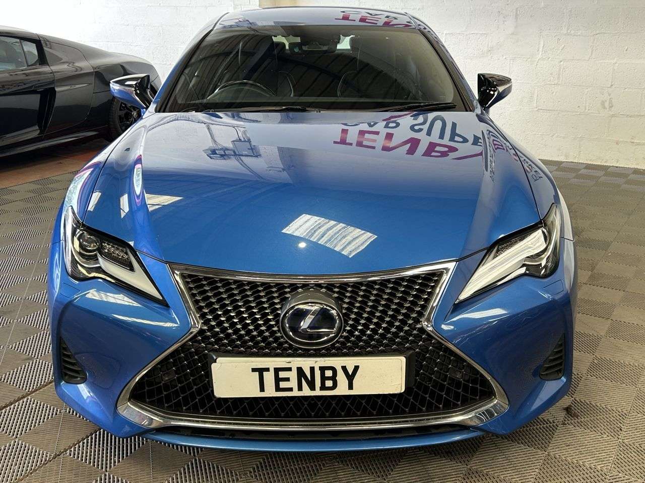A 2019 LEXUS RC 2.5 300h Coupe 2dr Petrol Hybrid E-CVT Euro 6 (s/s) (223 ps) REV CAM+AUTO H A 2019 LEXUS RC 2.5 300h Coupe 2dr Petrol Hybrid E-CVT Euro 6 (s/s) (223 ps) REV CAM+AUTO H