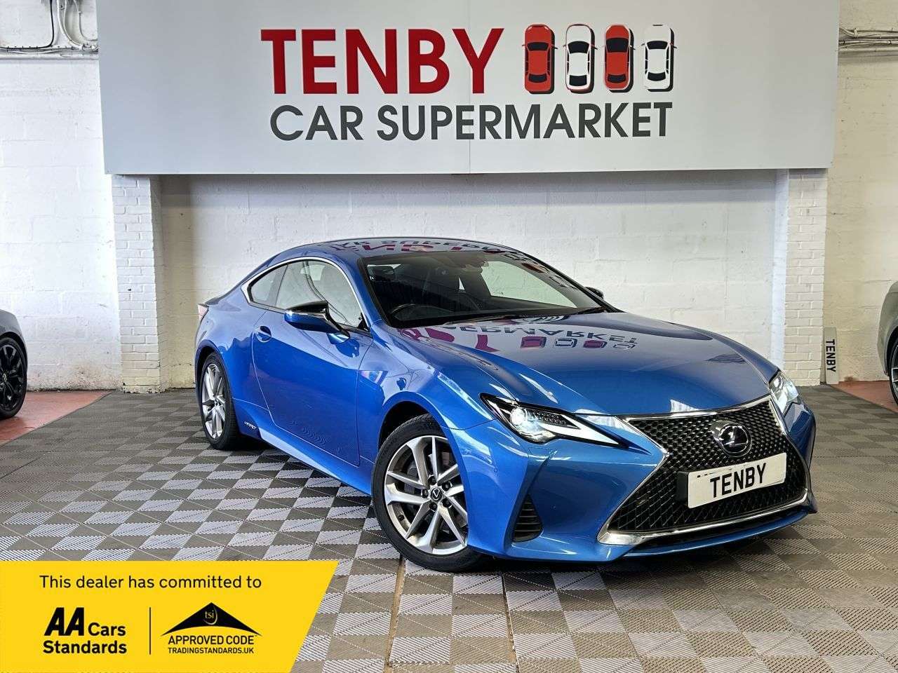 A 2019 LEXUS RC 2.5 300h Coupe 2dr Petrol Hybrid E-CVT Euro 6 (s/s) (223 ps) REV CAM+AUTO H A 2019 LEXUS RC 2.5 300h Coupe 2dr Petrol Hybrid E-CVT Euro 6 (s/s) (223 ps) REV CAM+AUTO H