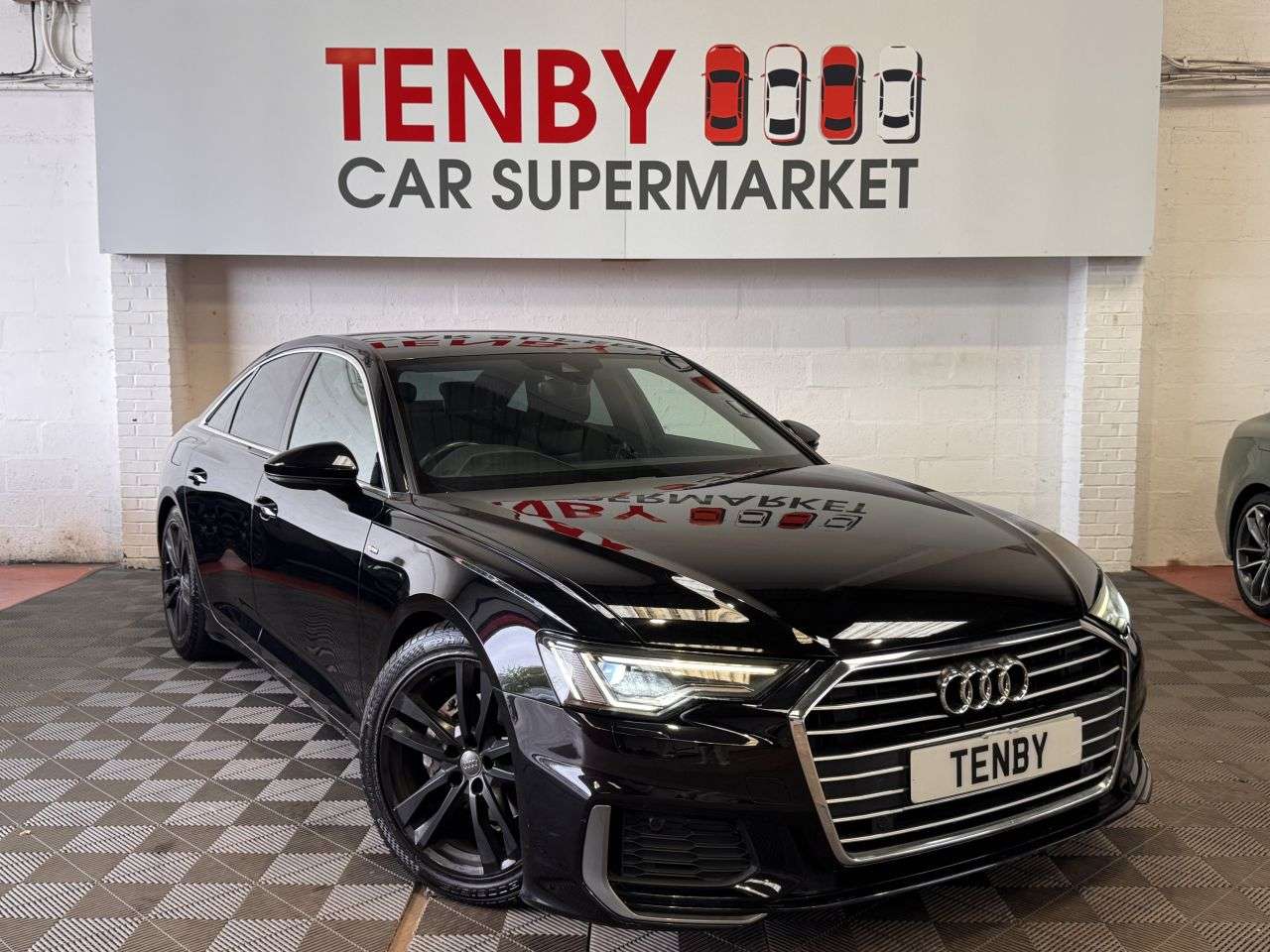 A 2018 AUDI A6 SALOON 2.0 TDI 40 S line Saloon 4dr Diesel S Tronic Euro 6 (s/s) (204 ps) A 2018 AUDI A6 SALOON 2.0 TDI 40 S line Saloon 4dr Diesel S Tronic Euro 6 (s/s) (204 ps)