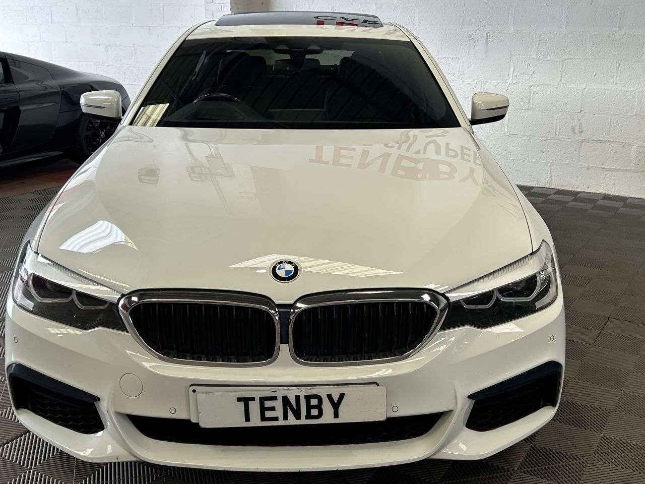 A 2019 BMW 5 SERIES 3.0 540i GPF M Sport Saloon 4dr Petrol Auto xDrive Euro 6 (s/s) (340 ps) CA A 2019 BMW 5 SERIES 3.0 540i GPF M Sport Saloon 4dr Petrol Auto xDrive Euro 6 (s/s) (340 ps) CA