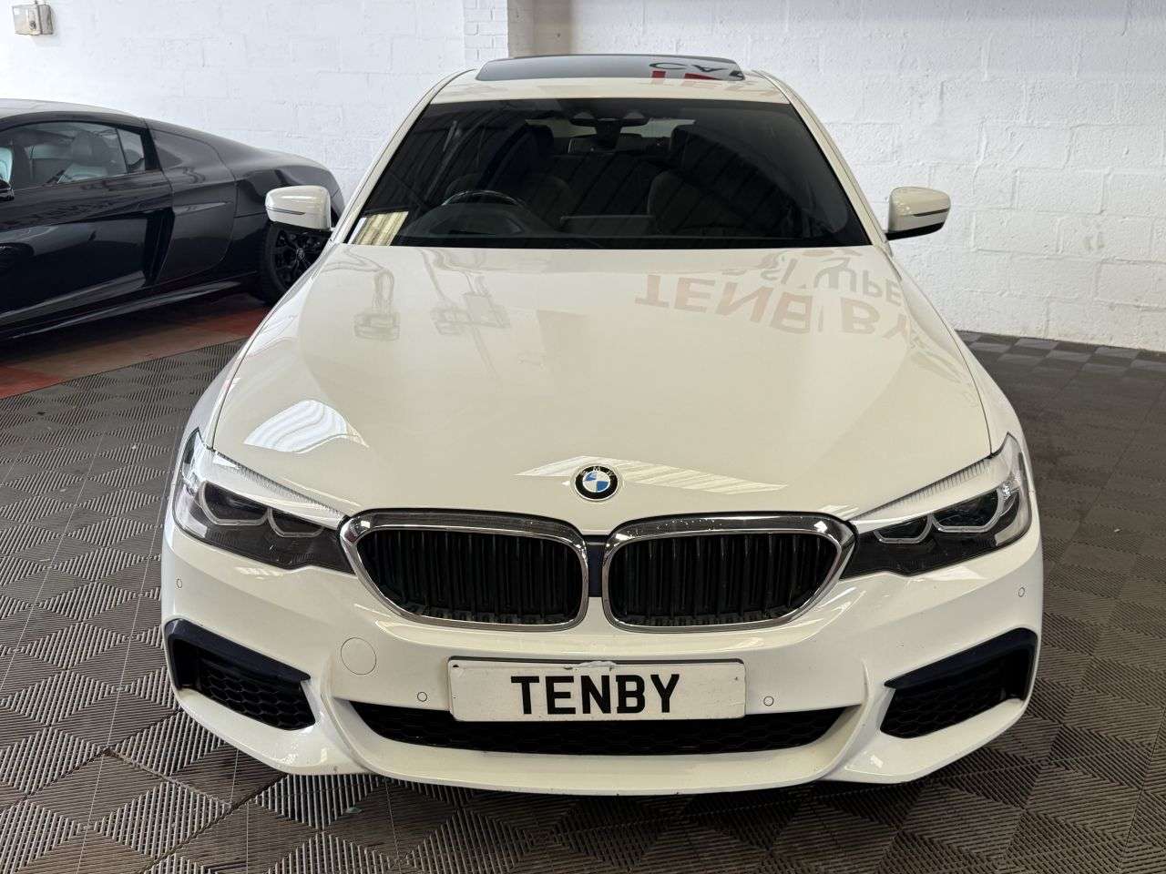 A 2019 BMW 5 SERIES 3.0 540i GPF M Sport Saloon 4dr Petrol Auto xDrive Euro 6 (s/s) (340 ps) CA A 2019 BMW 5 SERIES 3.0 540i GPF M Sport Saloon 4dr Petrol Auto xDrive Euro 6 (s/s) (340 ps) CA