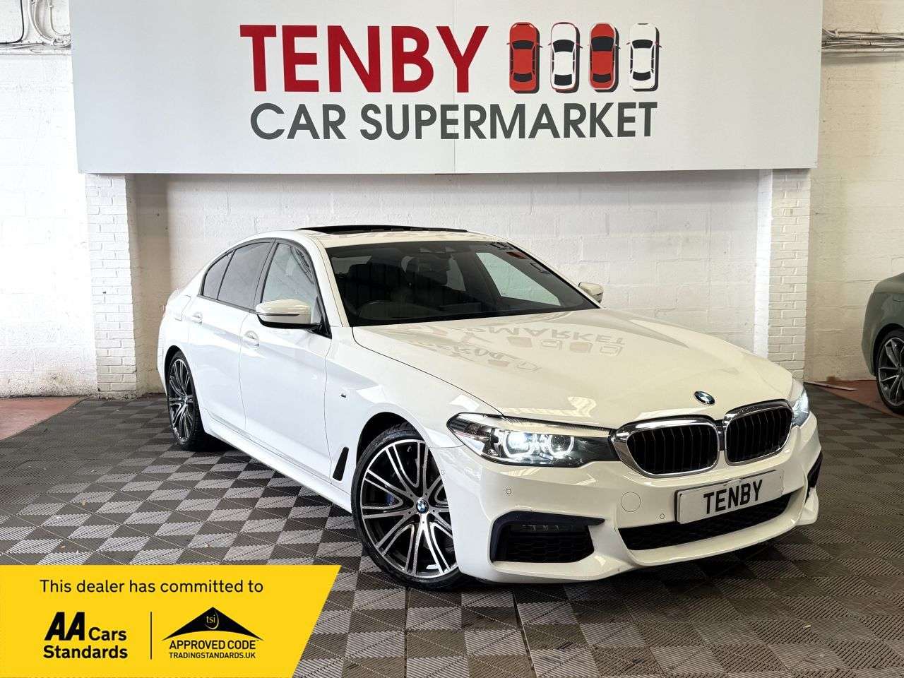 A 2019 BMW 5 SERIES 3.0 540i GPF M Sport Saloon 4dr Petrol Auto xDrive Euro 6 (s/s) (340 ps) CA A 2019 BMW 5 SERIES 3.0 540i GPF M Sport Saloon 4dr Petrol Auto xDrive Euro 6 (s/s) (340 ps) CA