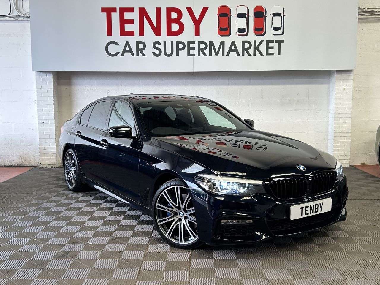 A 2018 BMW 5 SERIES 3.0 530d M Sport Saloon 4dr Diesel Auto xDrive Euro 6 (s/s) (265 ps) A 2018 BMW 5 SERIES 3.0 530d M Sport Saloon 4dr Diesel Auto xDrive Euro 6 (s/s) (265 ps)
