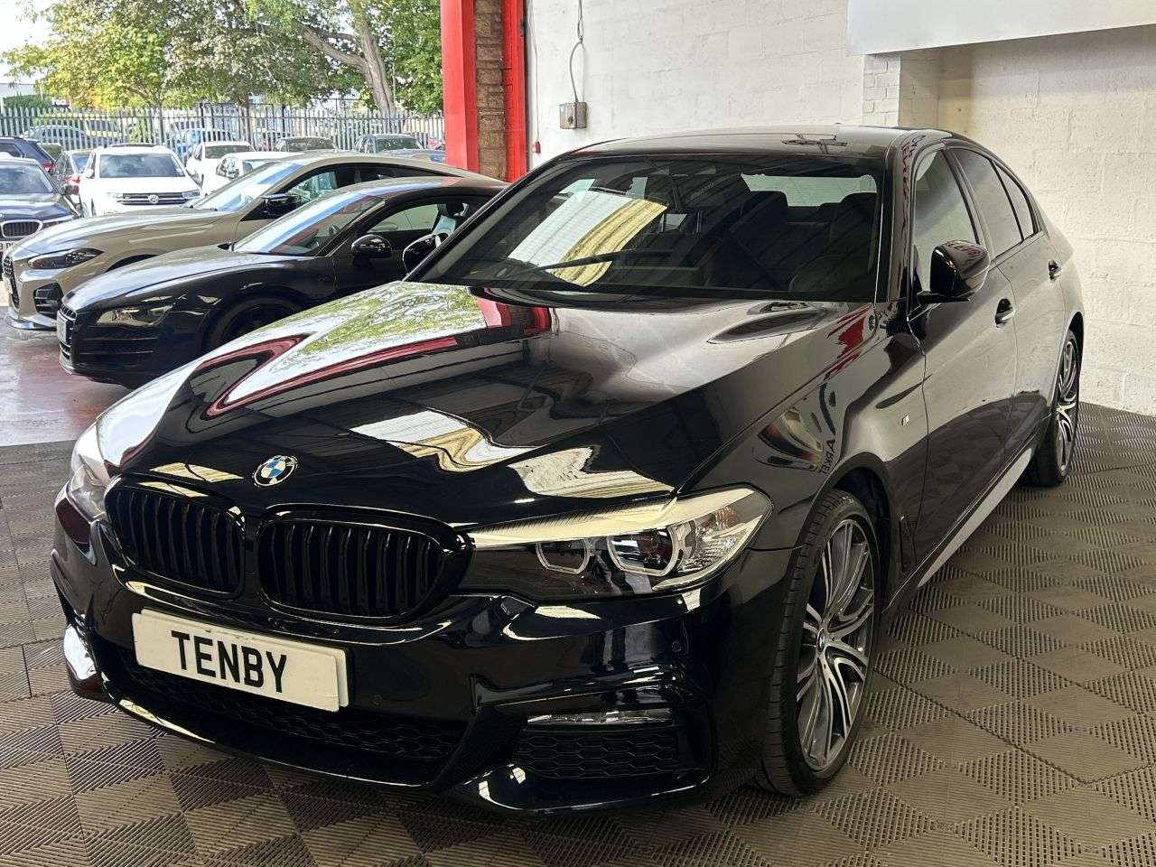 A 2018 BMW 5 SERIES 3.0 530d M Sport Saloon 4dr Diesel Auto xDrive Euro 6 (s/s) (265 ps) A 2018 BMW 5 SERIES 3.0 530d M Sport Saloon 4dr Diesel Auto xDrive Euro 6 (s/s) (265 ps)