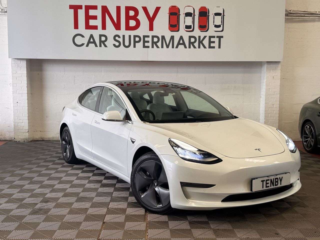 A 2020 TESLA MODEL 3 (Dual Motor) Long Range Saloon 4dr Electric Auto 4WDE (346 ps) A 2020 TESLA MODEL 3 (Dual Motor) Long Range Saloon 4dr Electric Auto 4WDE (346 ps)