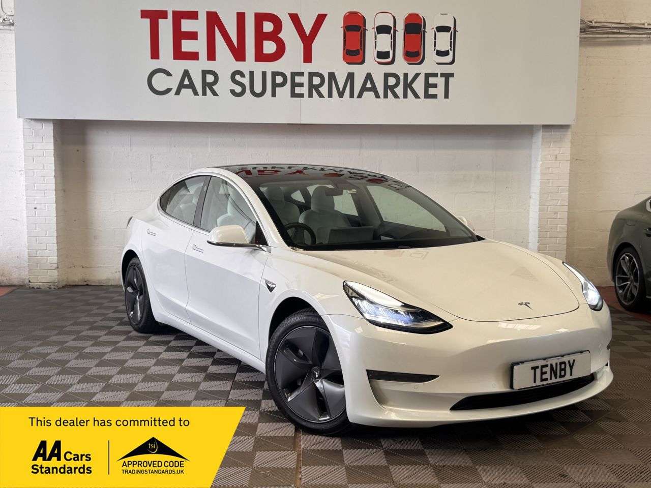 A 2020 TESLA MODEL 3 (Dual Motor) Long Range Saloon 4dr Electric Auto 4WDE (346 ps) A 2020 TESLA MODEL 3 (Dual Motor) Long Range Saloon 4dr Electric Auto 4WDE (346 ps)