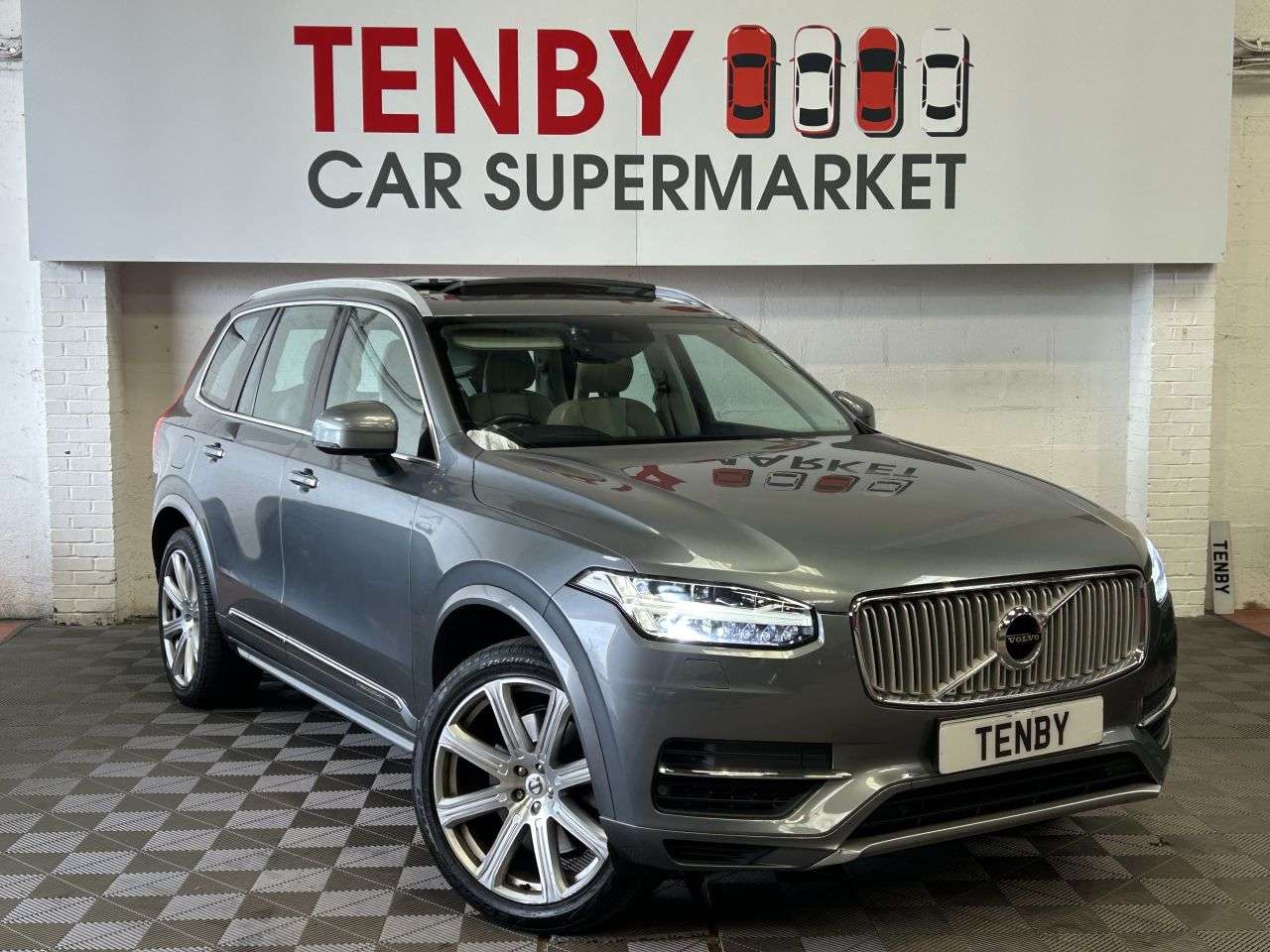 A 2017 VOLVO XC90 2.0h T8 Twin Engine 10.4kWh Inscription Pro SUV 5dr Petrol Plug-in Hybrid A A 2017 VOLVO XC90 2.0h T8 Twin Engine 10.4kWh Inscription Pro SUV 5dr Petrol Plug-in Hybrid A
