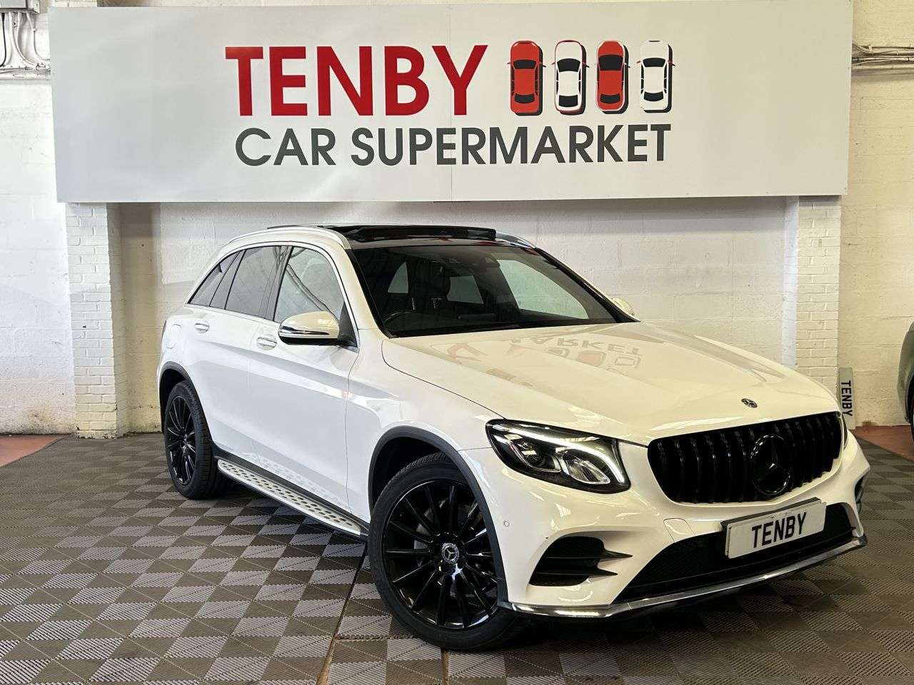 A 2017 MERCEDES-BENZ GLC 2.1 GLC220d AMG Line (Premium) SUV 5dr Diesel G-Tronic 4MATIC Euro 6 (s/s) A 2017 MERCEDES-BENZ GLC 2.1 GLC220d AMG Line (Premium) SUV 5dr Diesel G-Tronic 4MATIC Euro 6 (s/s)