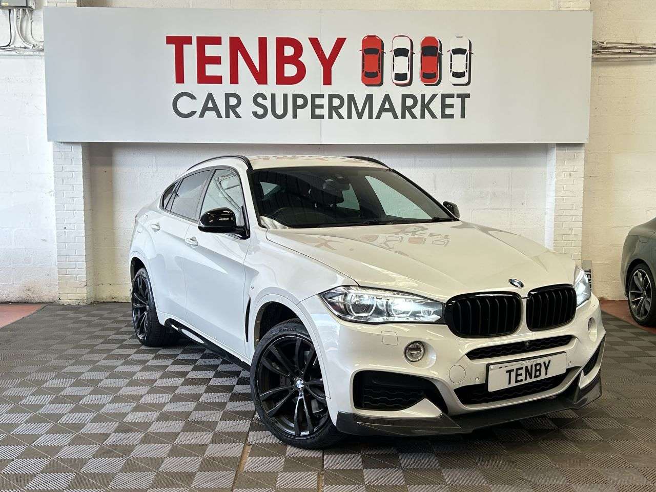 A 2017 BMW X6 3.0 40d M Sport SUV 5dr Diesel Auto xDrive Euro 6 (s/s) (313 ps) MSPORT PLU A 2017 BMW X6 3.0 40d M Sport SUV 5dr Diesel Auto xDrive Euro 6 (s/s) (313 ps) MSPORT PLU