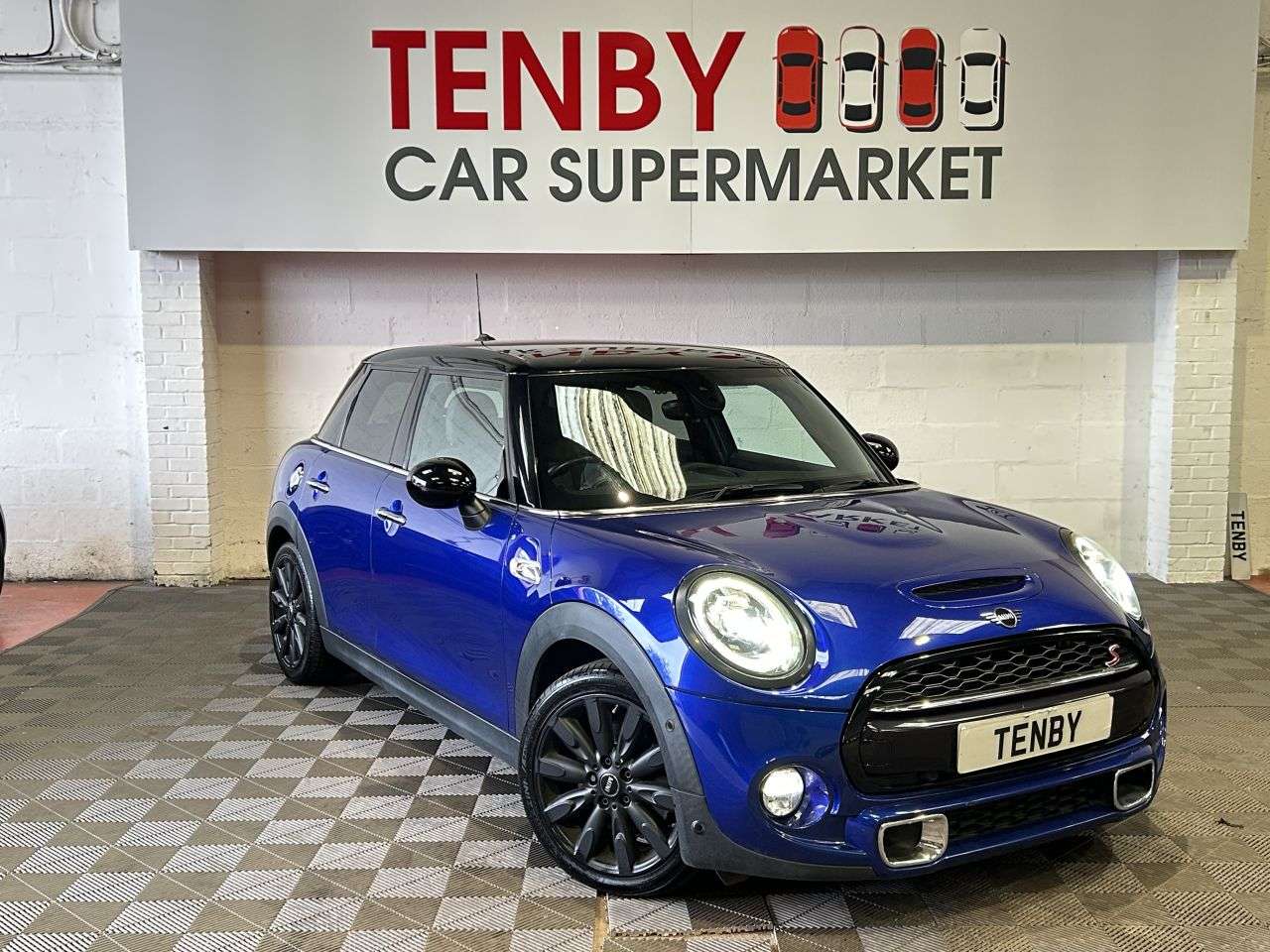 A 2019 MINI HATCH 2.0 Cooper S Exclusive Hatchback 5dr Petrol Steptronic Euro 6 (s/s) (192 ps A 2019 MINI HATCH 2.0 Cooper S Exclusive Hatchback 5dr Petrol Steptronic Euro 6 (s/s) (192 ps