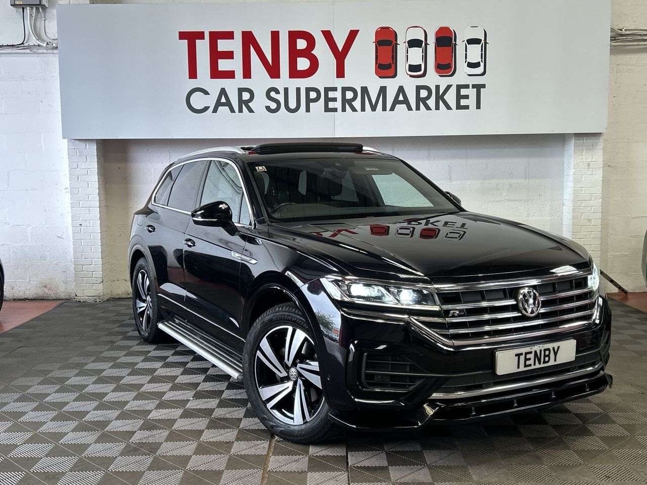 A 2018 VOLKSWAGEN TOUAREG 3.0 TDI V6 R-Line Tech SUV 5dr Diesel Tiptronic 4Motion Euro 6 (s/s) (286 p A 2018 VOLKSWAGEN TOUAREG 3.0 TDI V6 R-Line Tech SUV 5dr Diesel Tiptronic 4Motion Euro 6 (s/s) (286 p