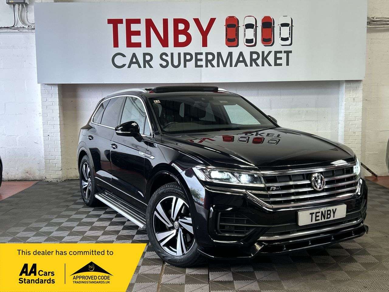 A 2018 VOLKSWAGEN TOUAREG 3.0 TDI V6 R-Line Tech SUV 5dr Diesel Tiptronic 4Motion Euro 6 (s/s) (286 p A 2018 VOLKSWAGEN TOUAREG 3.0 TDI V6 R-Line Tech SUV 5dr Diesel Tiptronic 4Motion Euro 6 (s/s) (286 p