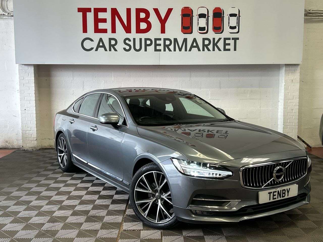 A 2020 VOLVO S90 2.0 T4 Inscription Plus Saloon 4dr Petrol Auto Euro 6 (s/s) (190 ps) FHTD&C A 2020 VOLVO S90 2.0 T4 Inscription Plus Saloon 4dr Petrol Auto Euro 6 (s/s) (190 ps) FHTD&C