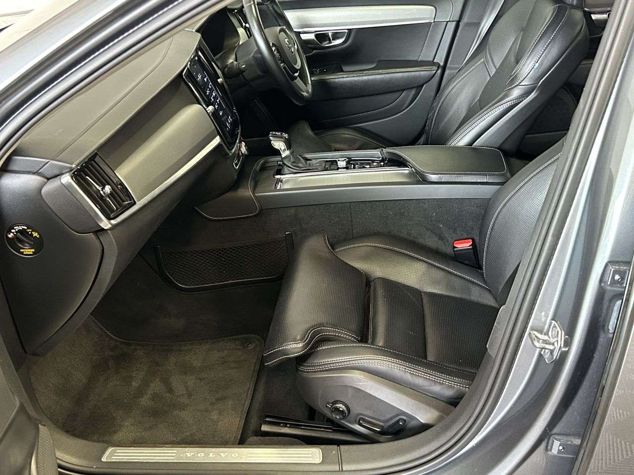 2020 VOLVO S90 2020 VOLVO S90