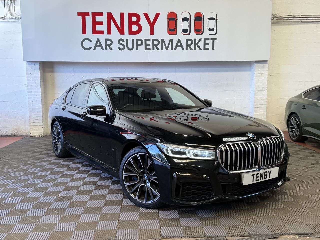 A 2020 BMW 7 SERIES 3.0 730d M Sport Saloon 4dr Diesel Auto Euro 6 (s/s) (265 ps) CARPLAY+AMB L A 2020 BMW 7 SERIES 3.0 730d M Sport Saloon 4dr Diesel Auto Euro 6 (s/s) (265 ps) CARPLAY+AMB L