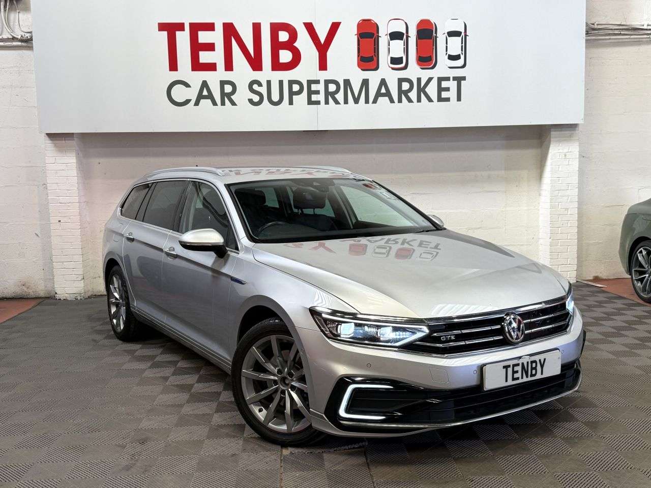 A 2019 VOLKSWAGEN PASSAT 1.4 TSI 13kWh GTE Advance Estate 5dr Petrol Plug-in Hybrid DSG Euro 6 (s/s) A 2019 VOLKSWAGEN PASSAT 1.4 TSI 13kWh GTE Advance Estate 5dr Petrol Plug-in Hybrid DSG Euro 6 (s/s)