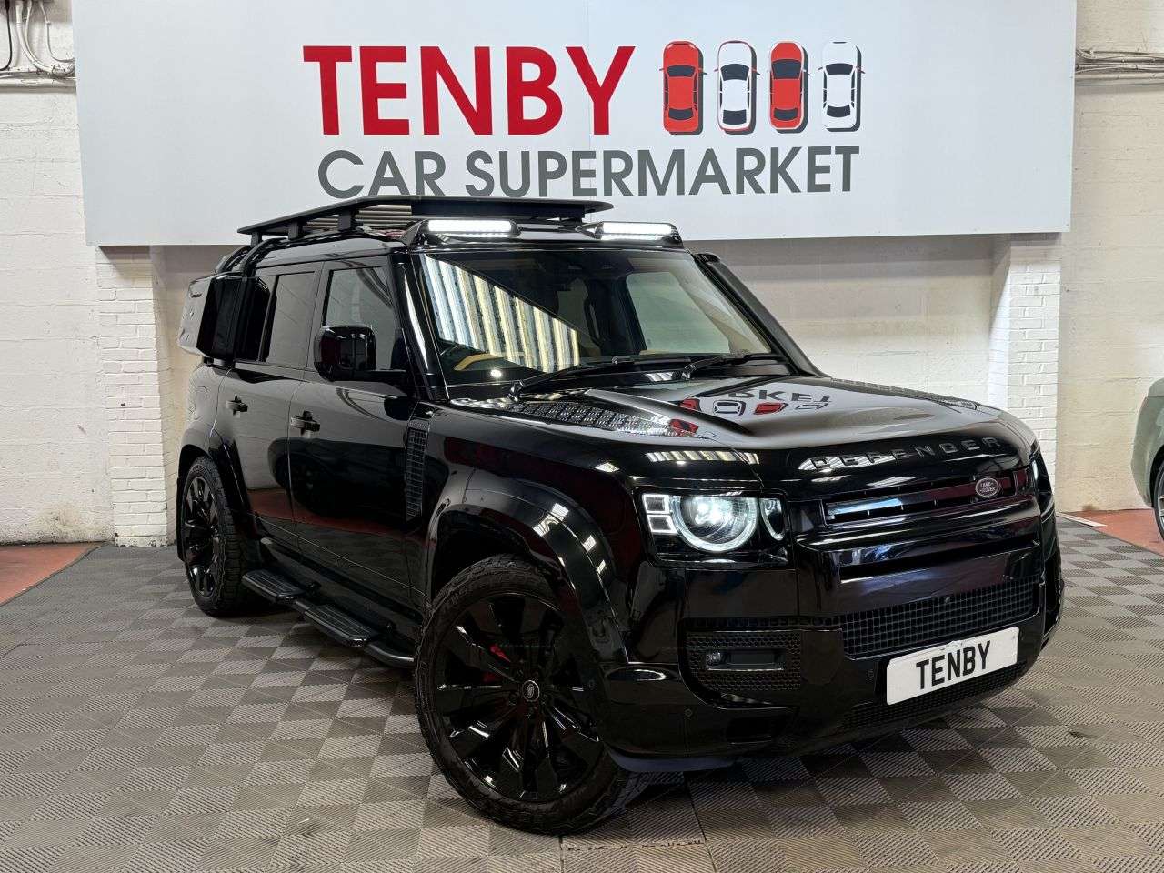 A 2021 LAND ROVER DEFENDER 110 3.0 D250 MHEV XS Edition SUV 5dr Diesel Auto 4WD Euro 6 (s/s) (250 ps) AMB A 2021 LAND ROVER DEFENDER 110 3.0 D250 MHEV XS Edition SUV 5dr Diesel Auto 4WD Euro 6 (s/s) (250 ps) AMB