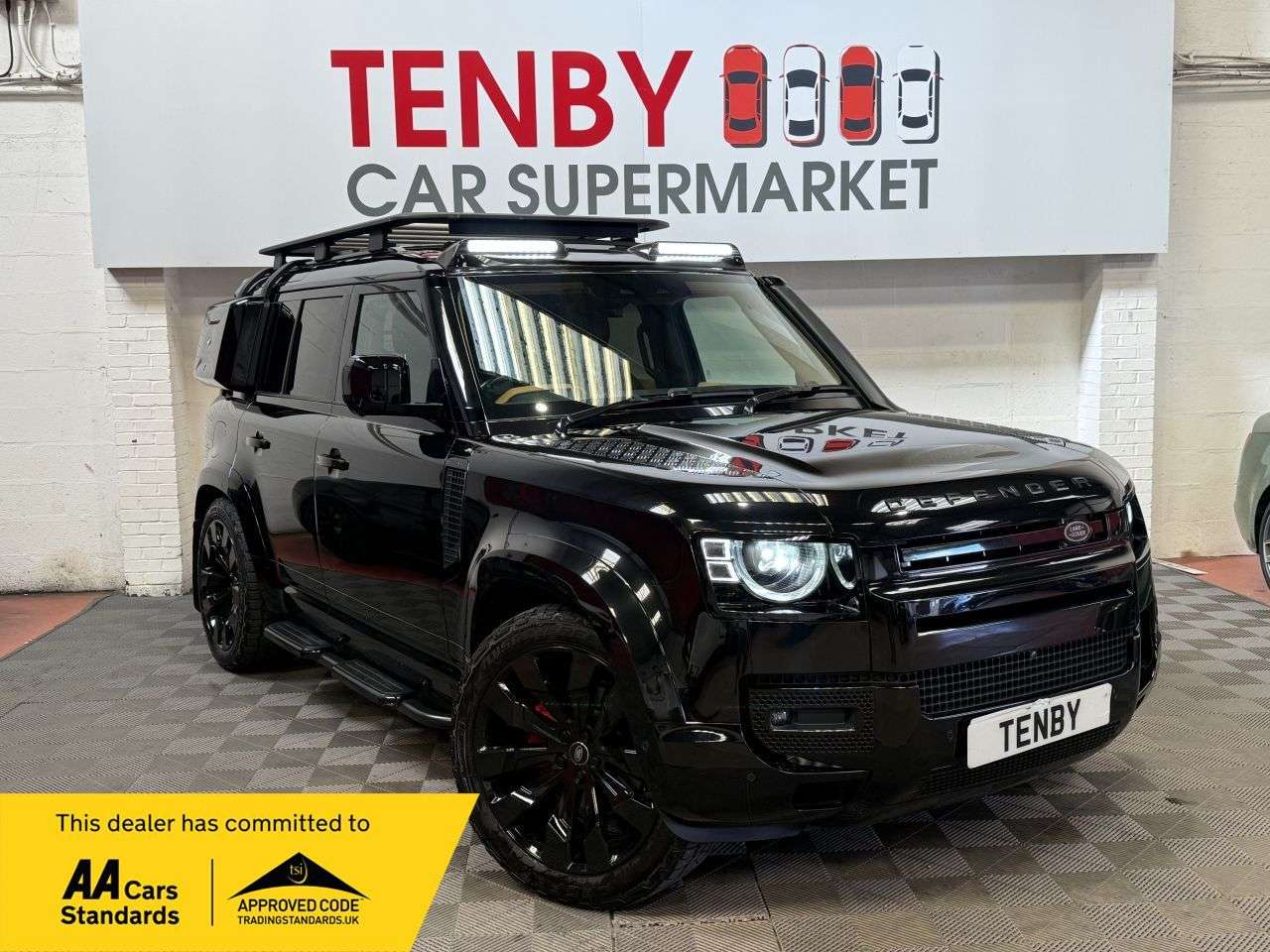 A 2021 LAND ROVER DEFENDER 110 3.0 D250 MHEV XS Edition SUV 5dr Diesel Auto 4WD Euro 6 (s/s) (250 ps) AMB A 2021 LAND ROVER DEFENDER 110 3.0 D250 MHEV XS Edition SUV 5dr Diesel Auto 4WD Euro 6 (s/s) (250 ps) AMB