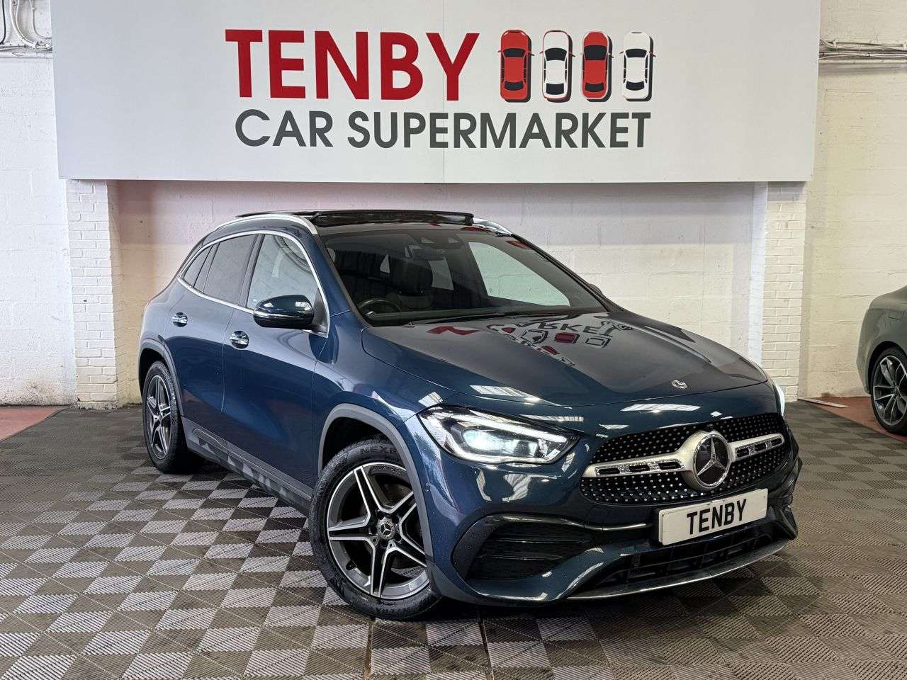 A 2020 MERCEDES-BENZ GLA 2.0 GLA220d AMG Line (Premium Plus) SUV 5dr Diesel 8G-DCT 4MATIC Euro 6 (s/ A 2020 MERCEDES-BENZ GLA 2.0 GLA220d AMG Line (Premium Plus) SUV 5dr Diesel 8G-DCT 4MATIC Euro 6 (s/