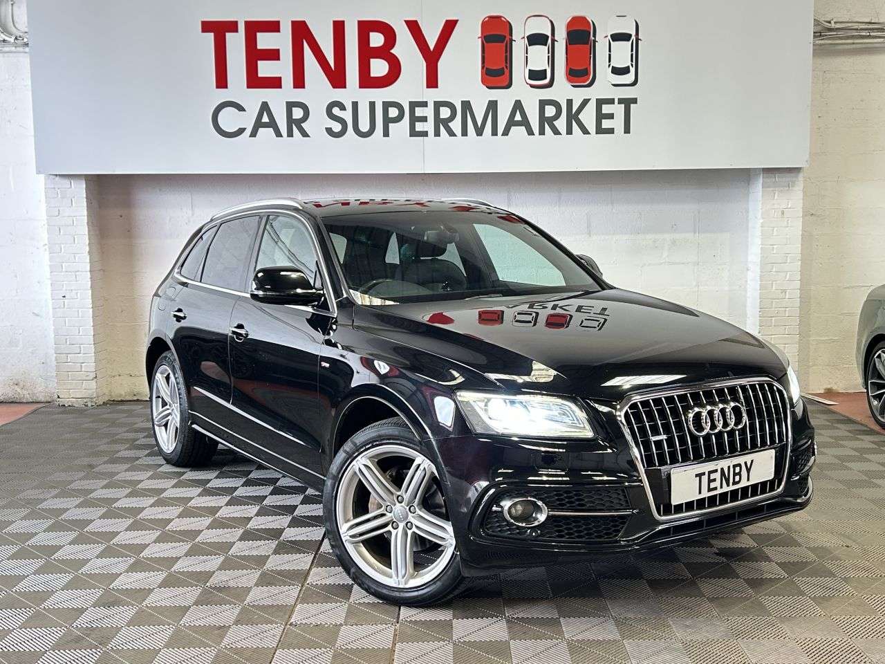 A 2016 AUDI Q5 2.0 TDI S line Plus SUV 5dr Diesel S Tronic quattro Euro 6 (s/s) (190 ps) 2 A 2016 AUDI Q5 2.0 TDI S line Plus SUV 5dr Diesel S Tronic quattro Euro 6 (s/s) (190 ps) 2
