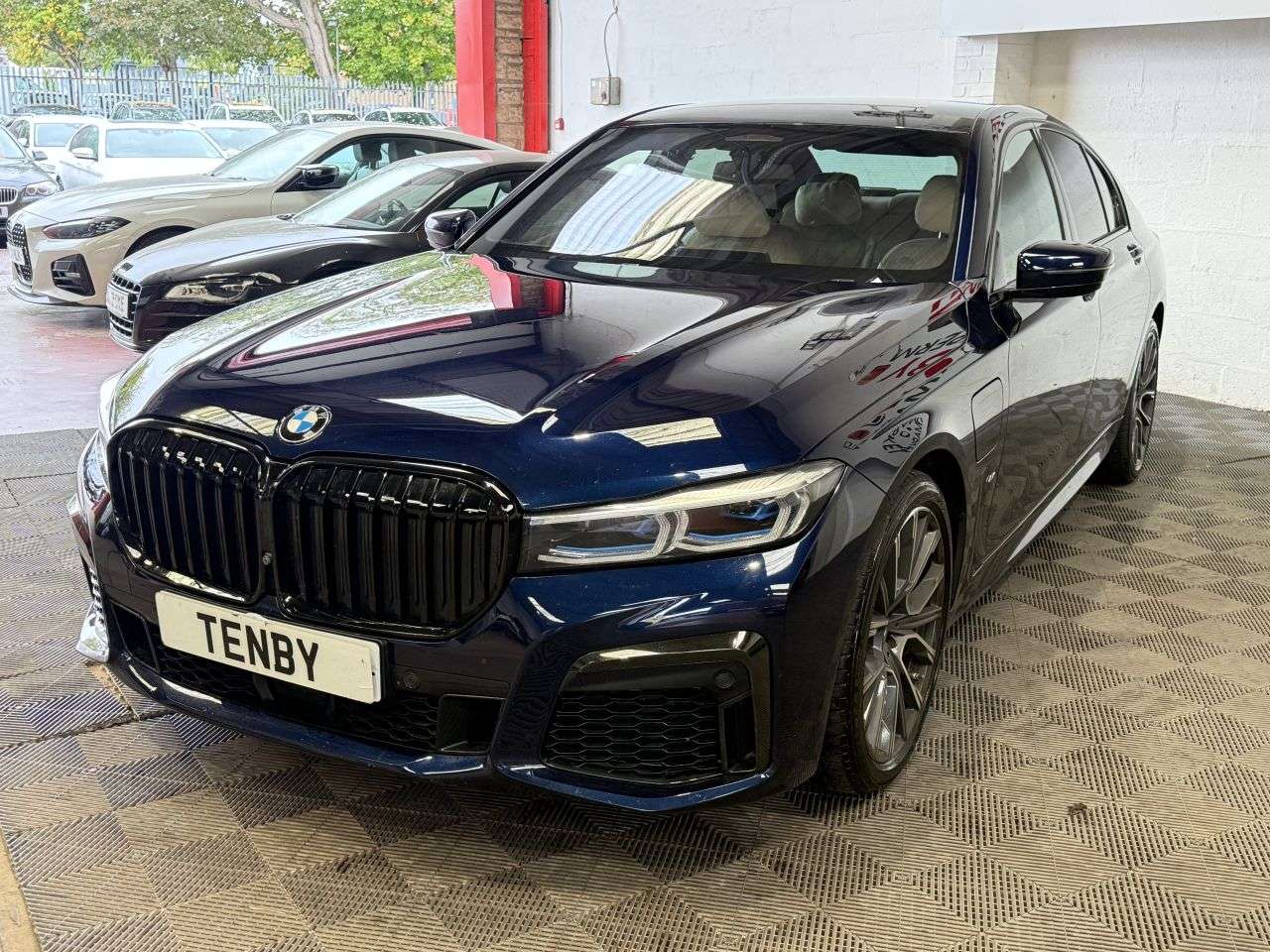 A 2019 BMW 7 SERIES 3.0 745e 12kWh M Sport Saloon 4dr Petrol Plug-in Hybrid Auto Euro 6 (s/s) ( A 2019 BMW 7 SERIES 3.0 745e 12kWh M Sport Saloon 4dr Petrol Plug-in Hybrid Auto Euro 6 (s/s) (