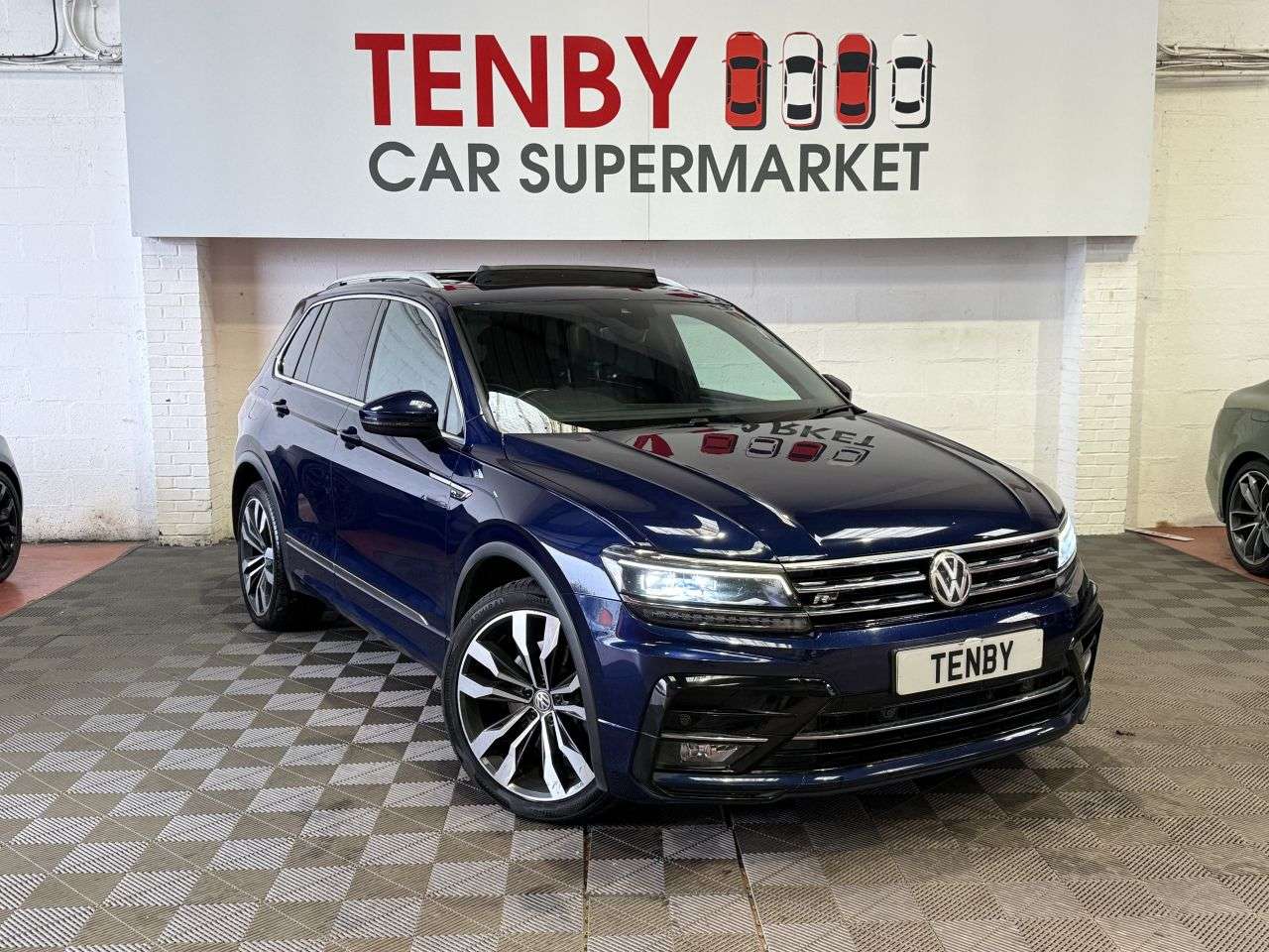 A 2018 VOLKSWAGEN TIGUAN 2.0 TSI R-Line SUV 5dr Petrol DSG 4Motion Euro 6 (s/s) (180 ps) 20"ALLOYS+F A 2018 VOLKSWAGEN TIGUAN 2.0 TSI R-Line SUV 5dr Petrol DSG 4Motion Euro 6 (s/s) (180 ps) 20"ALLOYS+F