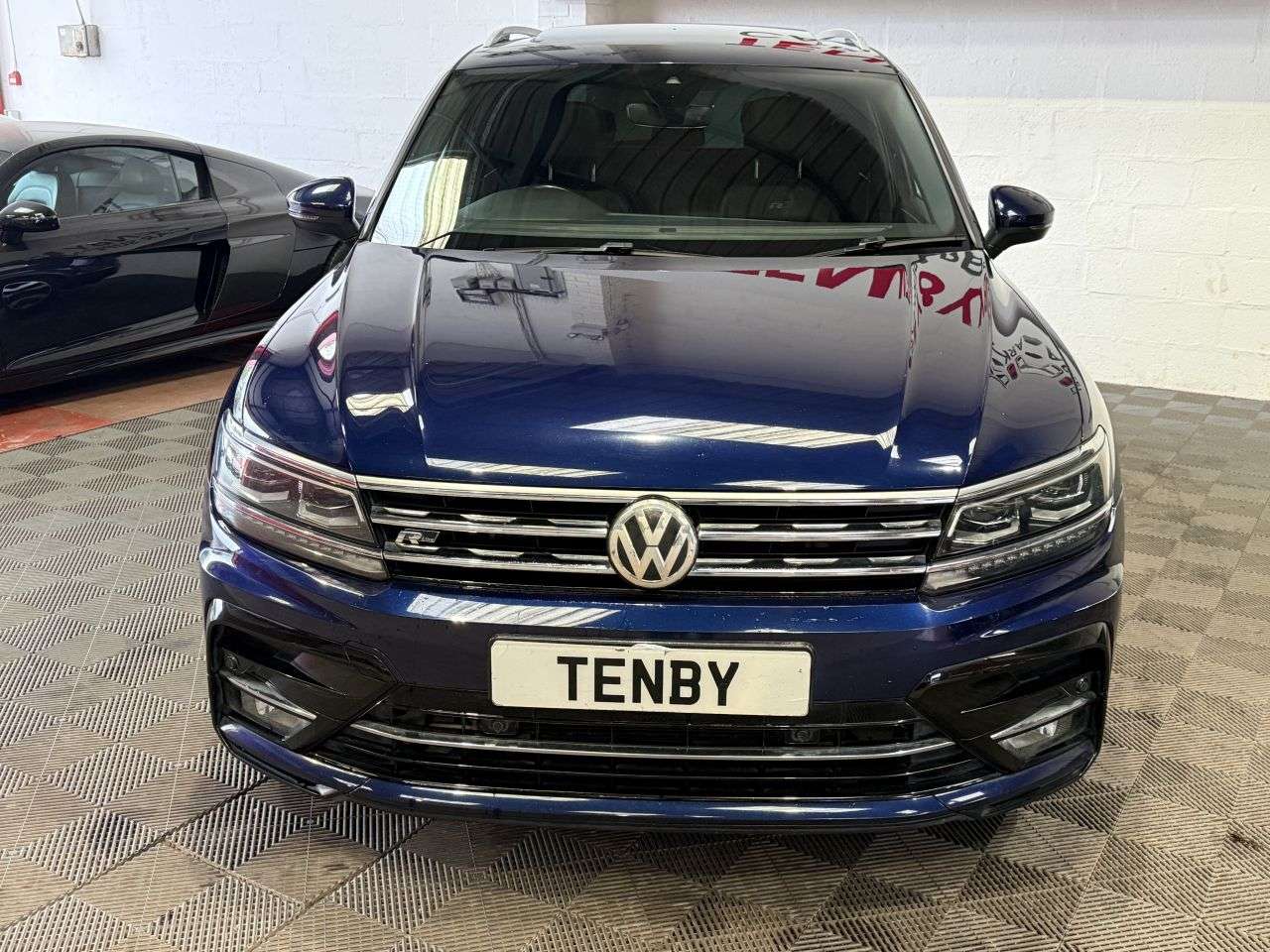 A 2018 VOLKSWAGEN TIGUAN 2.0 TSI R-Line SUV 5dr Petrol DSG 4Motion Euro 6 (s/s) (180 ps) 20"ALLOYS+F A 2018 VOLKSWAGEN TIGUAN 2.0 TSI R-Line SUV 5dr Petrol DSG 4Motion Euro 6 (s/s) (180 ps) 20"ALLOYS+F