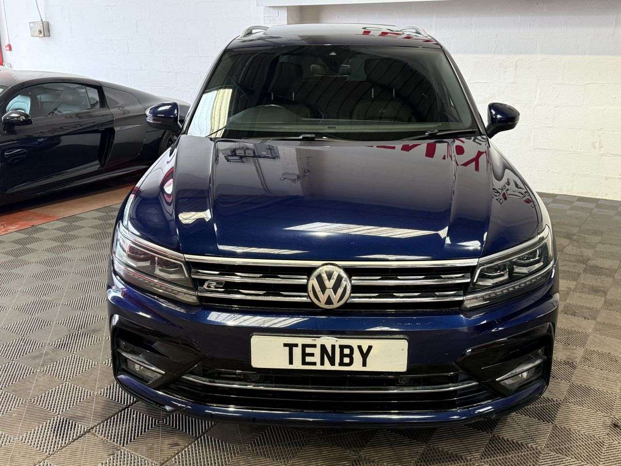 A 2018 VOLKSWAGEN TIGUAN 2.0 TSI R-Line SUV 5dr Petrol DSG 4Motion Euro 6 (s/s) (180 ps) 20"ALLOYS+F A 2018 VOLKSWAGEN TIGUAN 2.0 TSI R-Line SUV 5dr Petrol DSG 4Motion Euro 6 (s/s) (180 ps) 20"ALLOYS+F