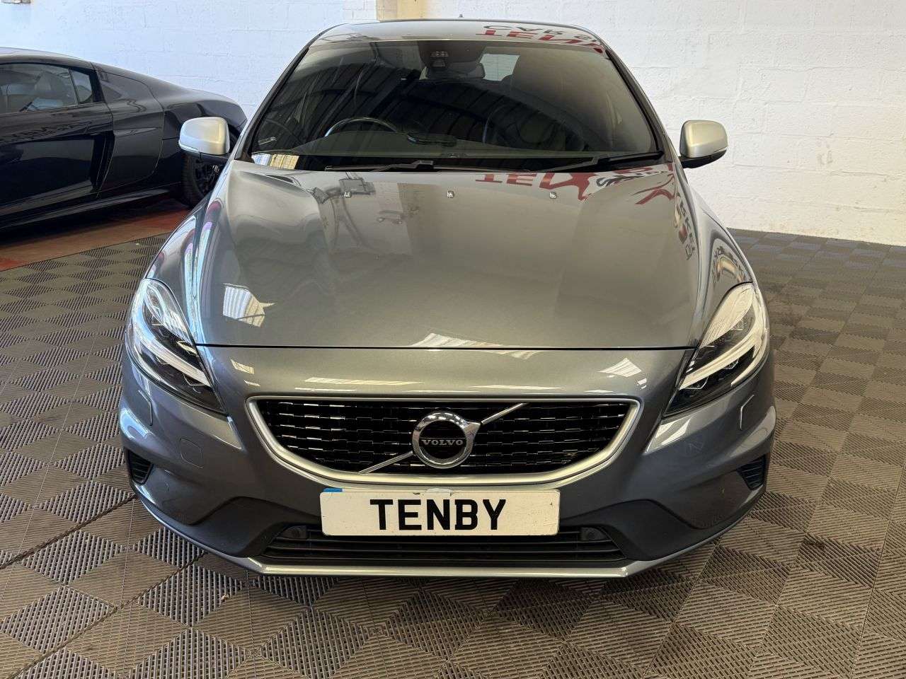 A 2016 VOLVO V40 1.5 T2 R-Design Pro Hatchback 5dr Petrol Auto Euro 6 (s/s) (122 ps) SAT NAV A 2016 VOLVO V40 1.5 T2 R-Design Pro Hatchback 5dr Petrol Auto Euro 6 (s/s) (122 ps) SAT NAV