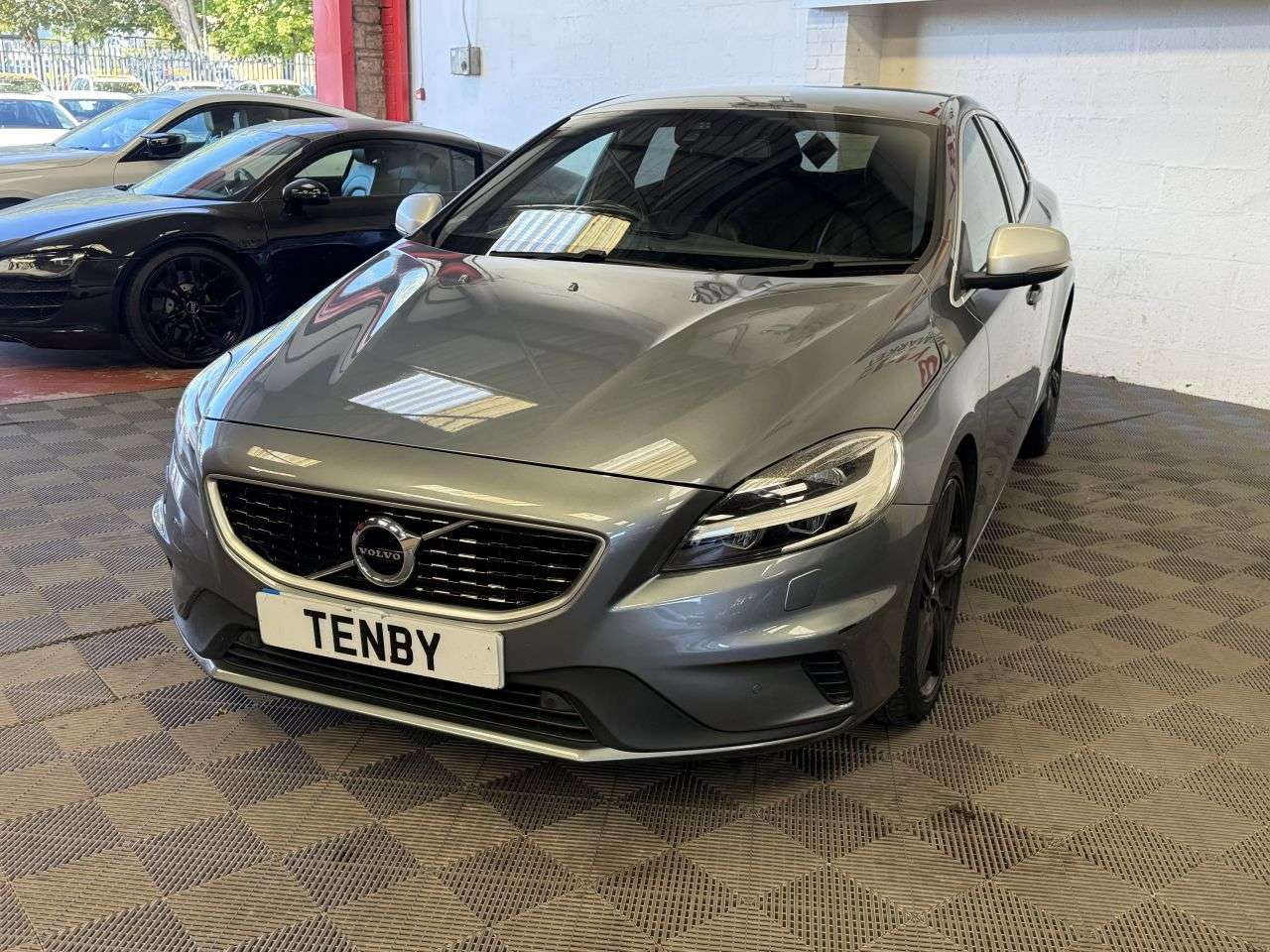A 2016 VOLVO V40 1.5 T2 R-Design Pro Hatchback 5dr Petrol Auto Euro 6 (s/s) (122 ps) SAT NAV A 2016 VOLVO V40 1.5 T2 R-Design Pro Hatchback 5dr Petrol Auto Euro 6 (s/s) (122 ps) SAT NAV