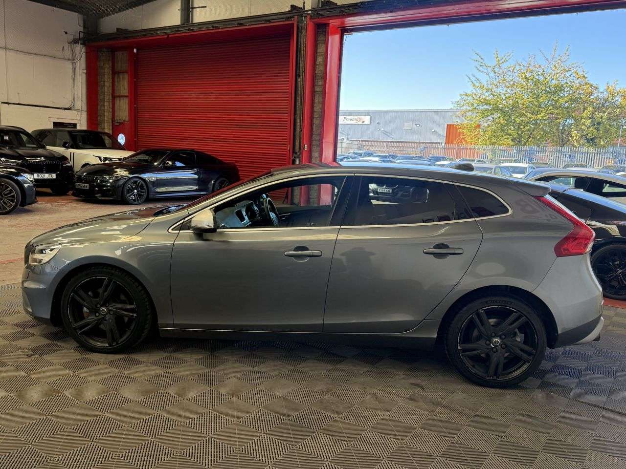 2016 VOLVO V40 2016 VOLVO V40