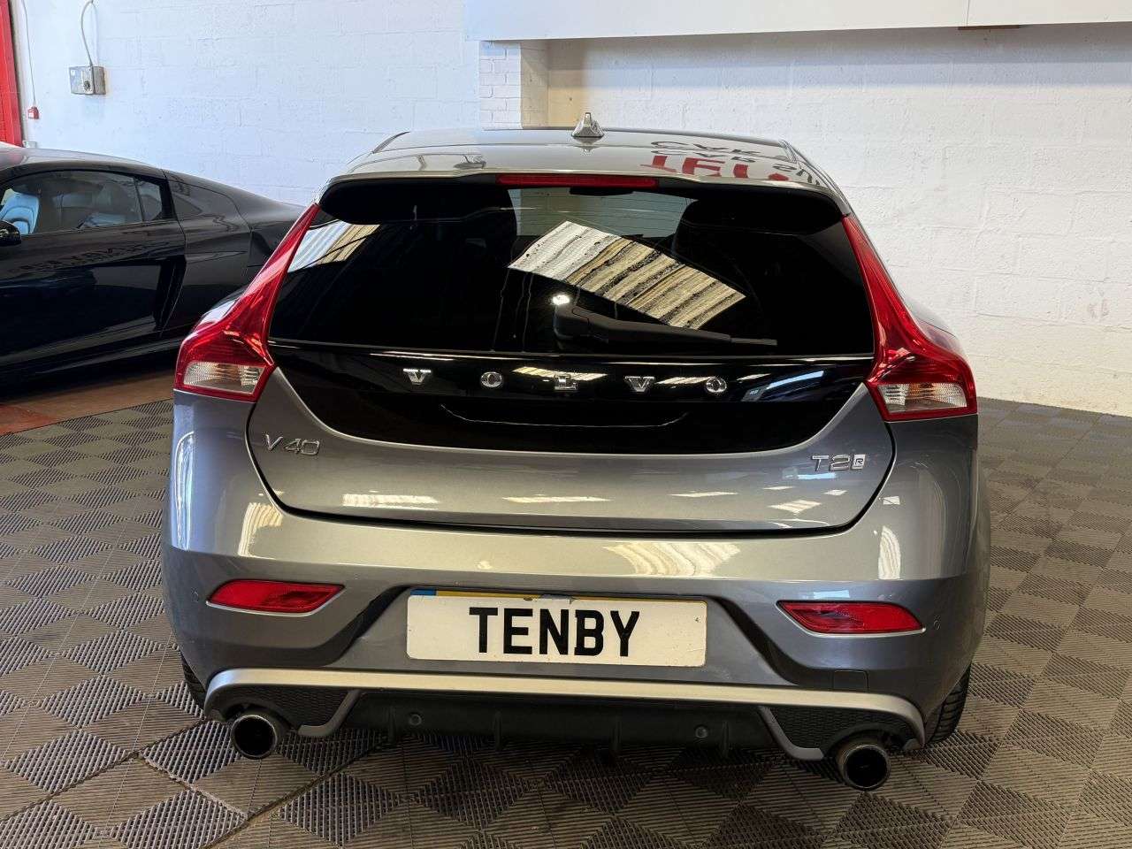2016 VOLVO V40 2016 VOLVO V40