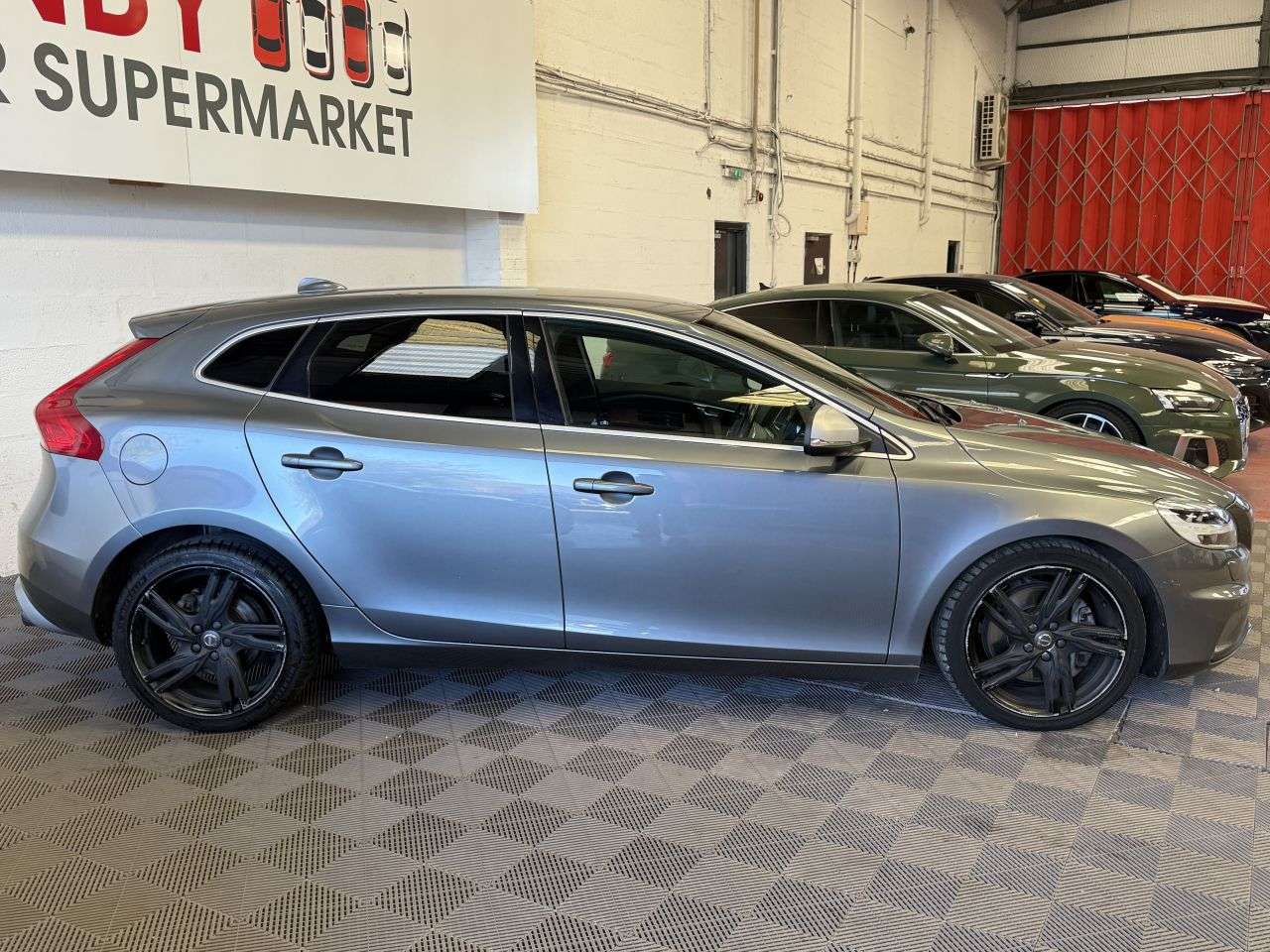 2016 VOLVO V40 2016 VOLVO V40