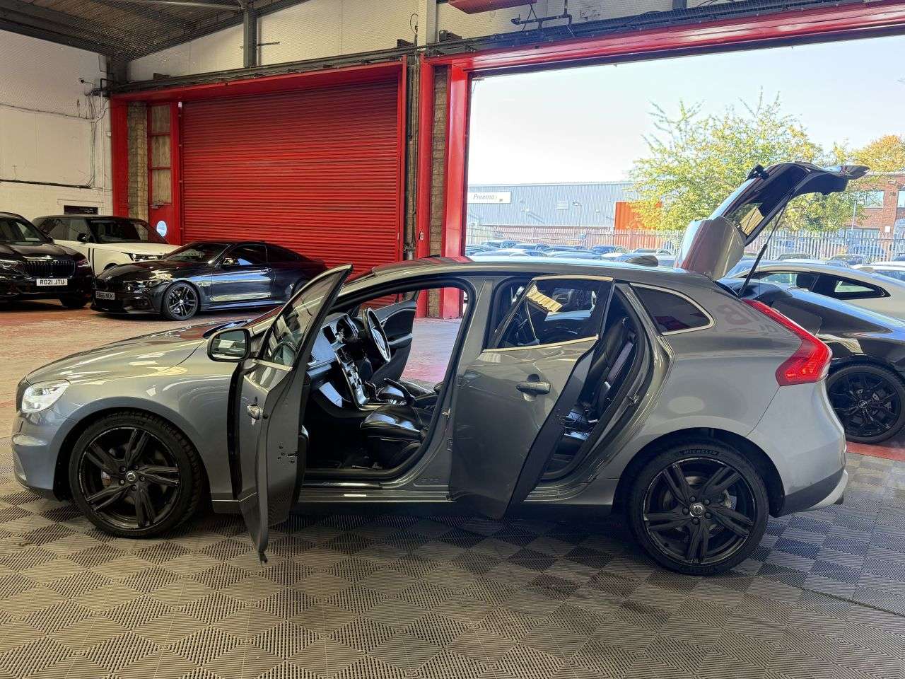2016 VOLVO V40 2016 VOLVO V40