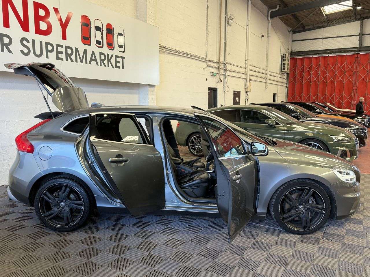 2016 VOLVO V40 2016 VOLVO V40