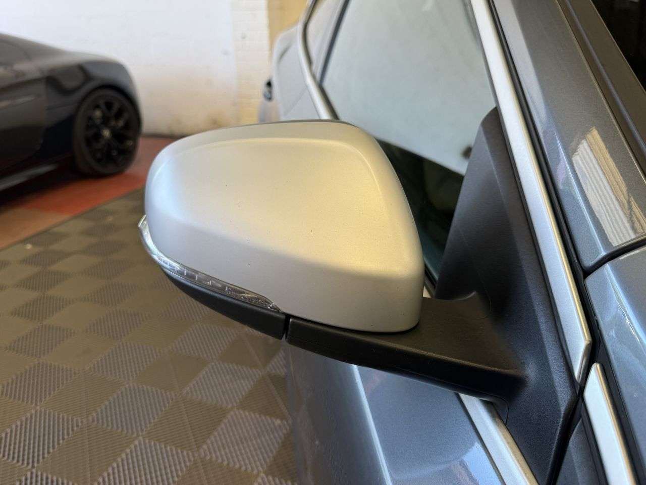 2016 VOLVO V40 2016 VOLVO V40