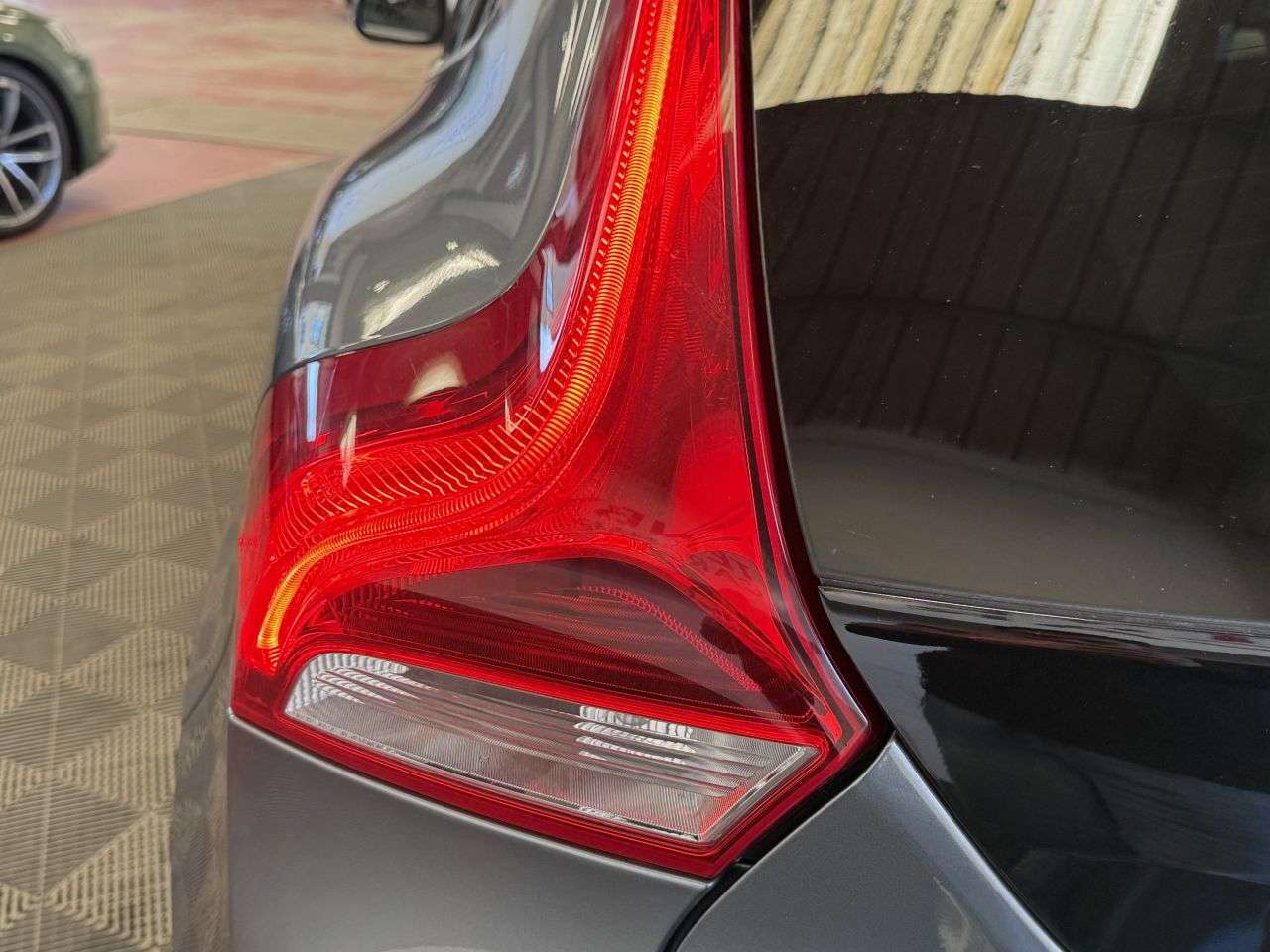 2016 VOLVO V40 2016 VOLVO V40