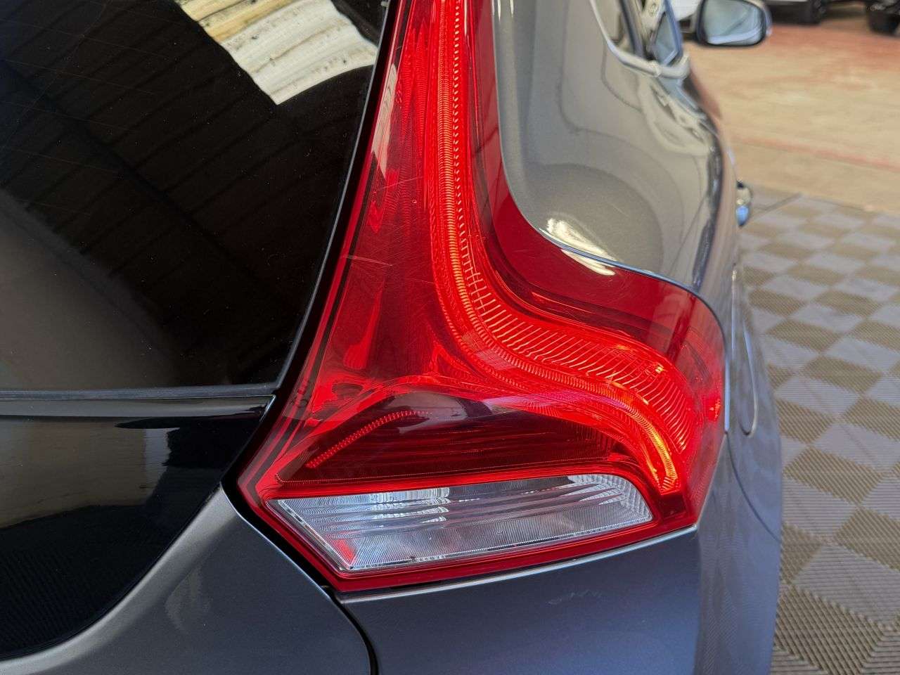 2016 VOLVO V40 2016 VOLVO V40