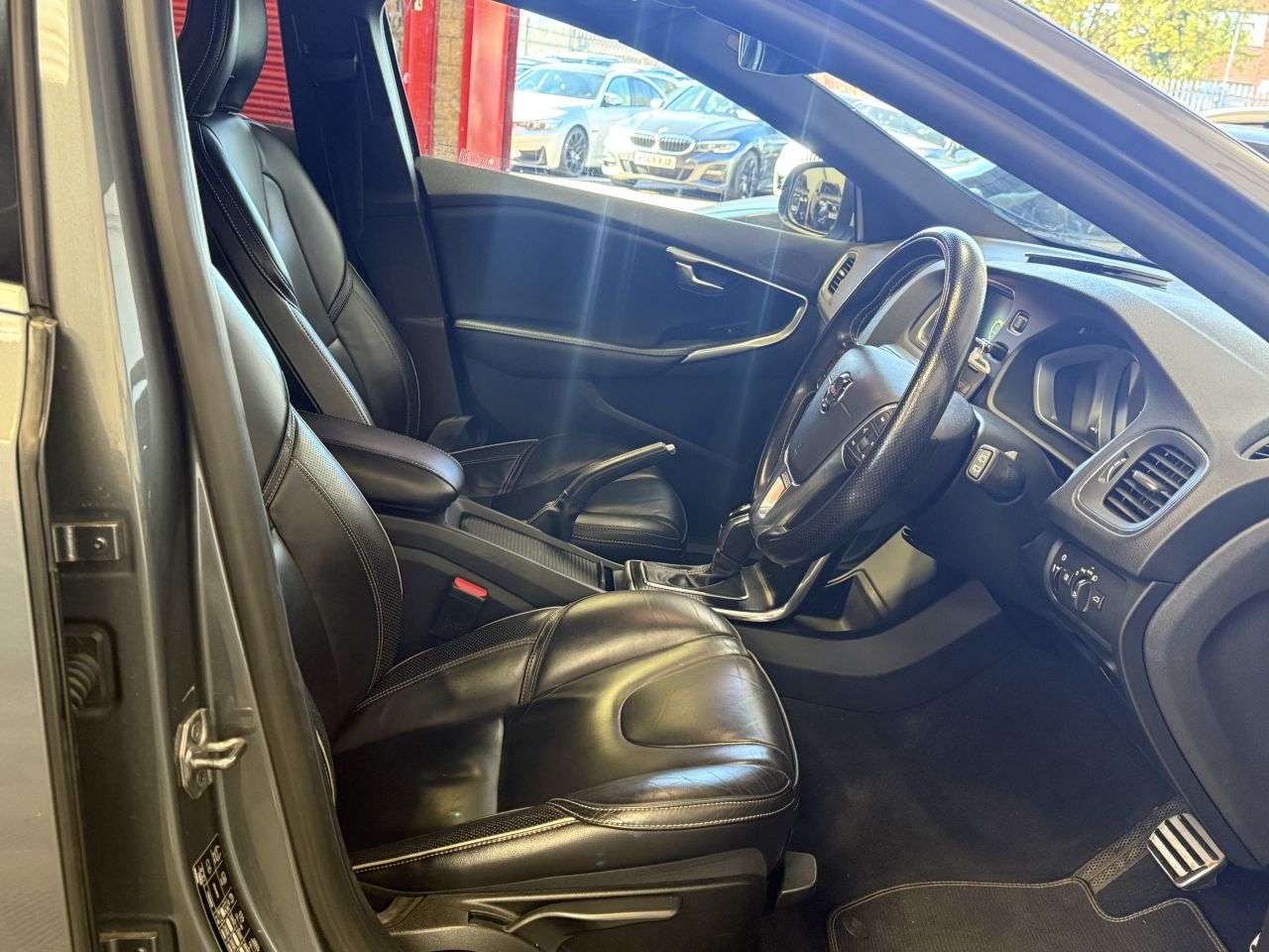 2016 VOLVO V40 2016 VOLVO V40