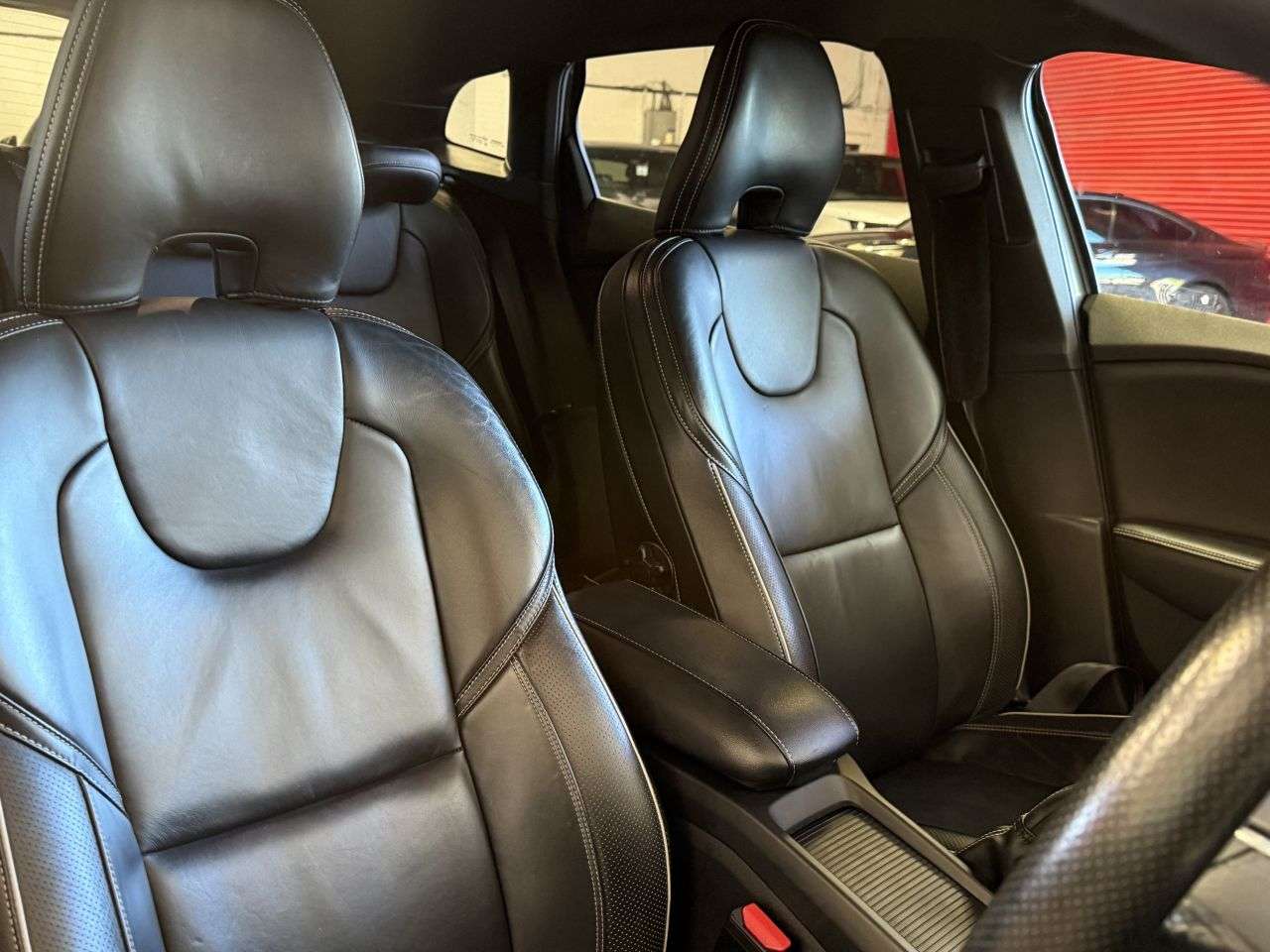 2016 VOLVO V40 2016 VOLVO V40