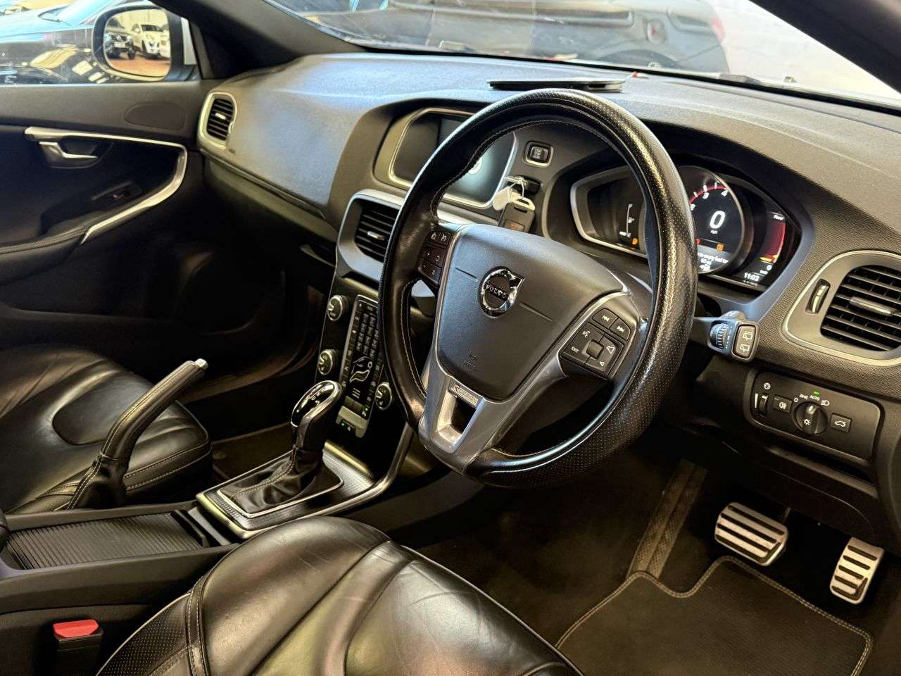 2016 VOLVO V40 2016 VOLVO V40