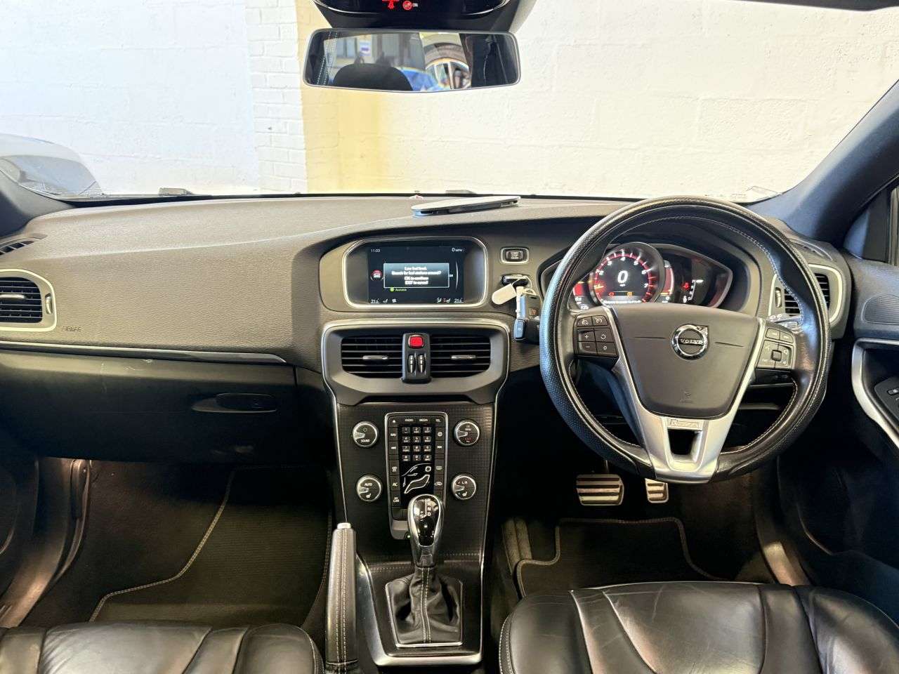 2016 VOLVO V40 2016 VOLVO V40