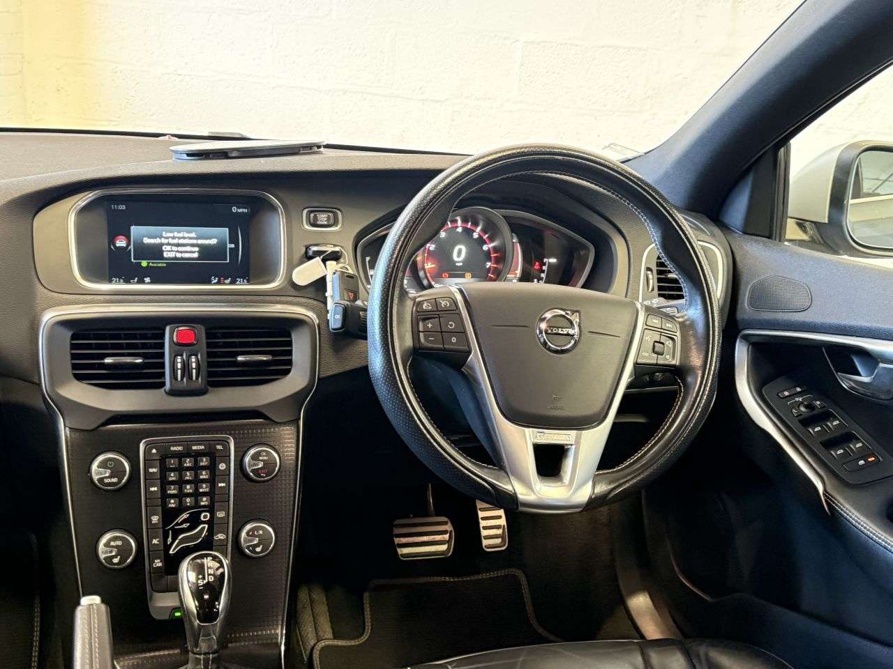 2016 VOLVO V40 2016 VOLVO V40